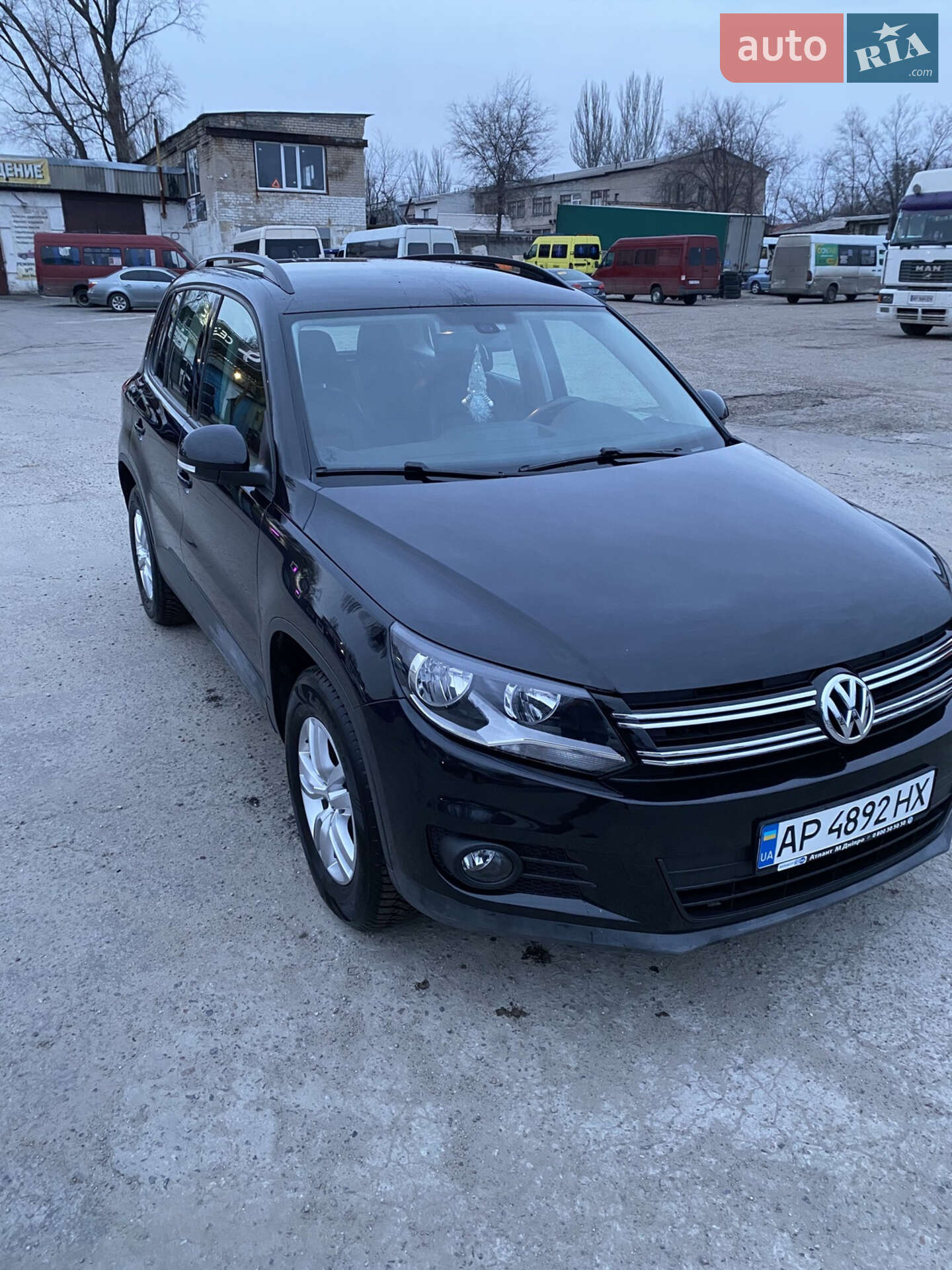 Volkswagen Tiguan 2017 VIN WVGAV7AX7HK036886 фото оголошення 5 з 46