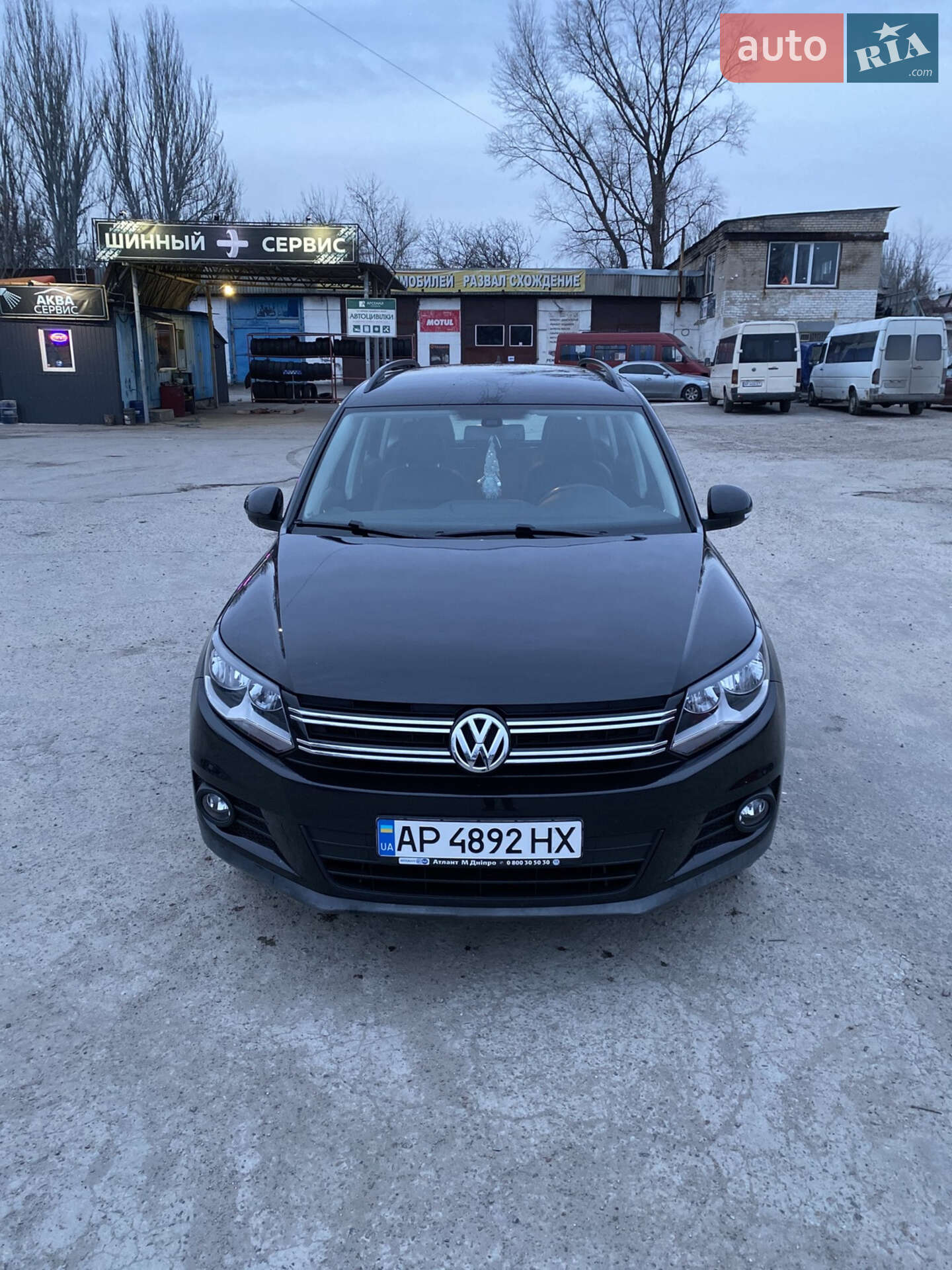 Volkswagen Tiguan 2017 VIN WVGAV7AX7HK036886 фото оголошення 4 з 46
