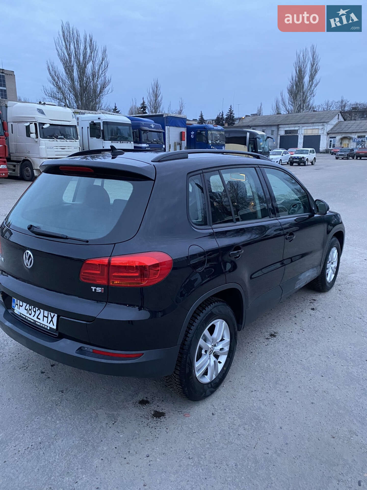 Volkswagen Tiguan 2017 VIN WVGAV7AX7HK036886 фото оголошення 9 з 46