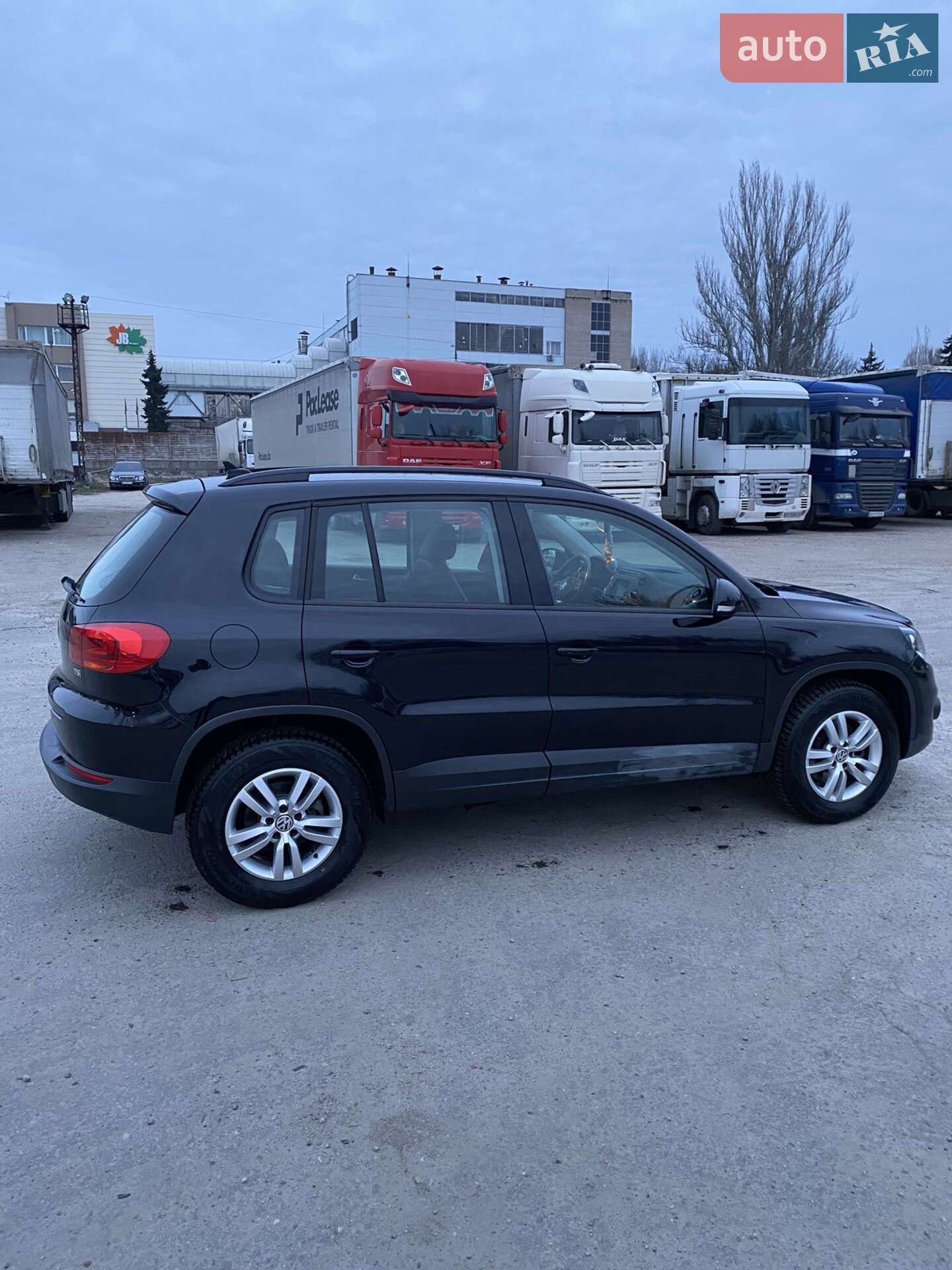 Volkswagen Tiguan 2017 VIN WVGAV7AX7HK036886 фото оголошення 8 з 46