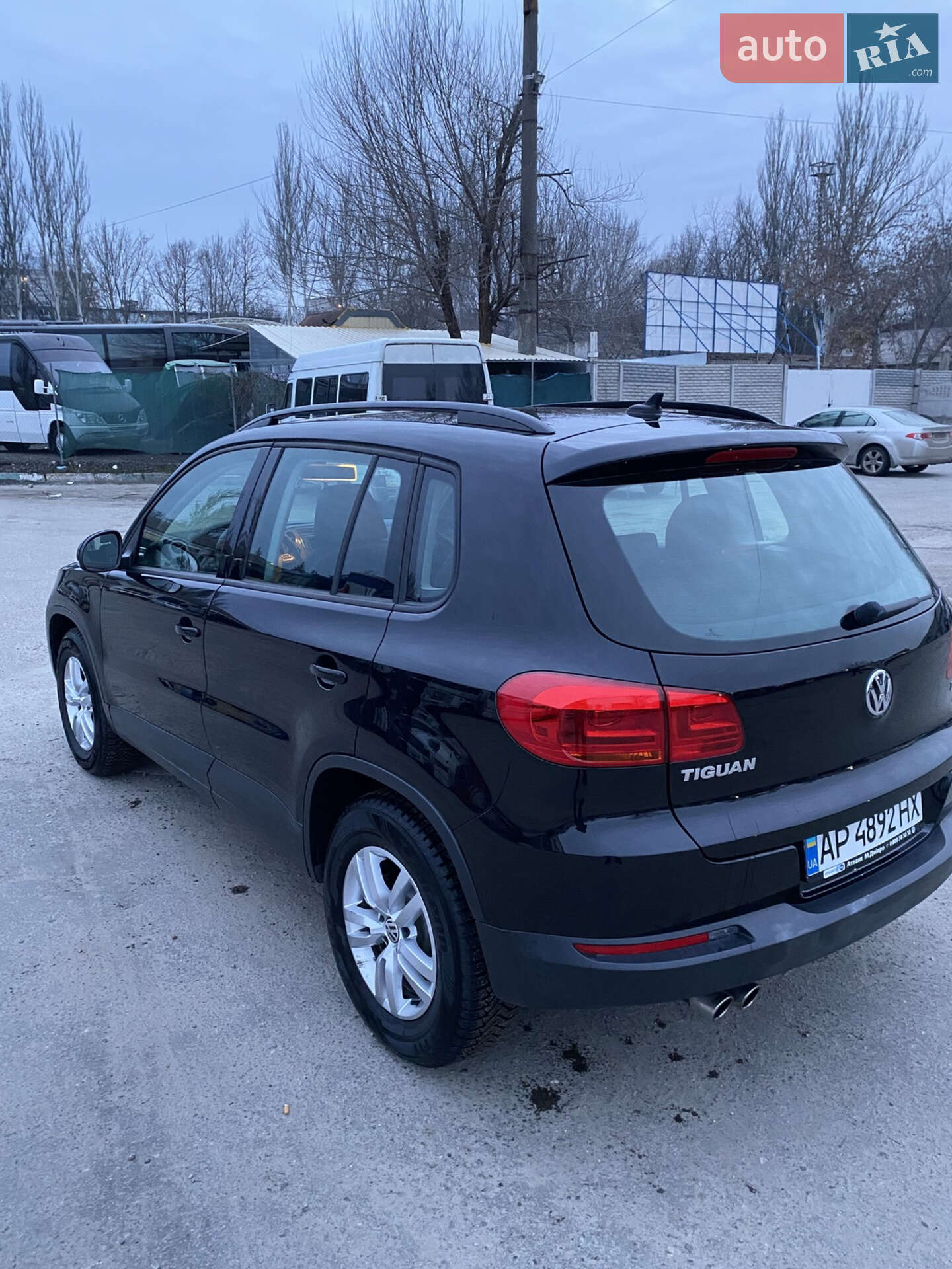 Volkswagen Tiguan 2017 VIN WVGAV7AX7HK036886 фото оголошення 11 з 46