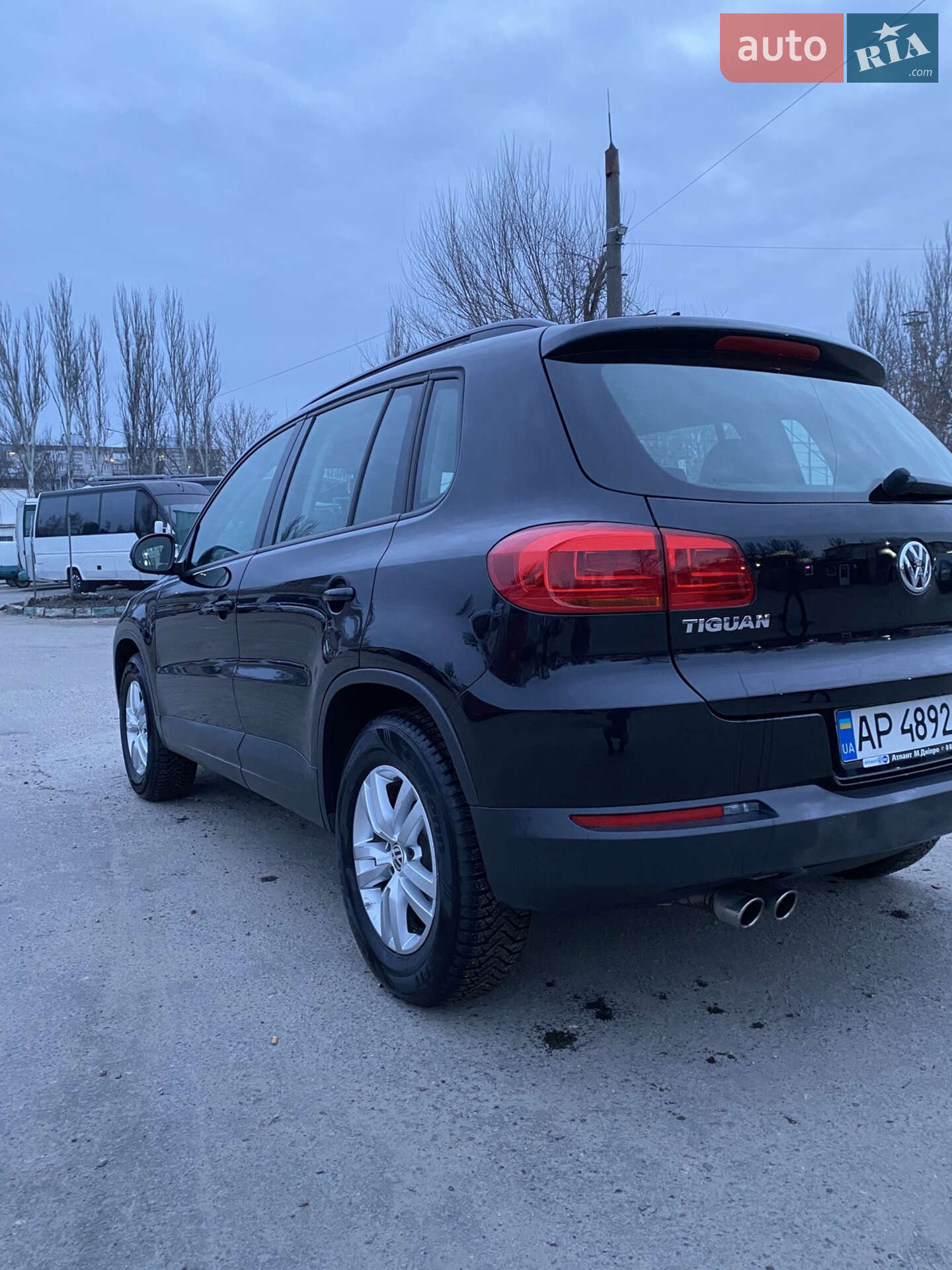 Volkswagen Tiguan 2017 VIN WVGAV7AX7HK036886 фото оголошення 12 з 46
