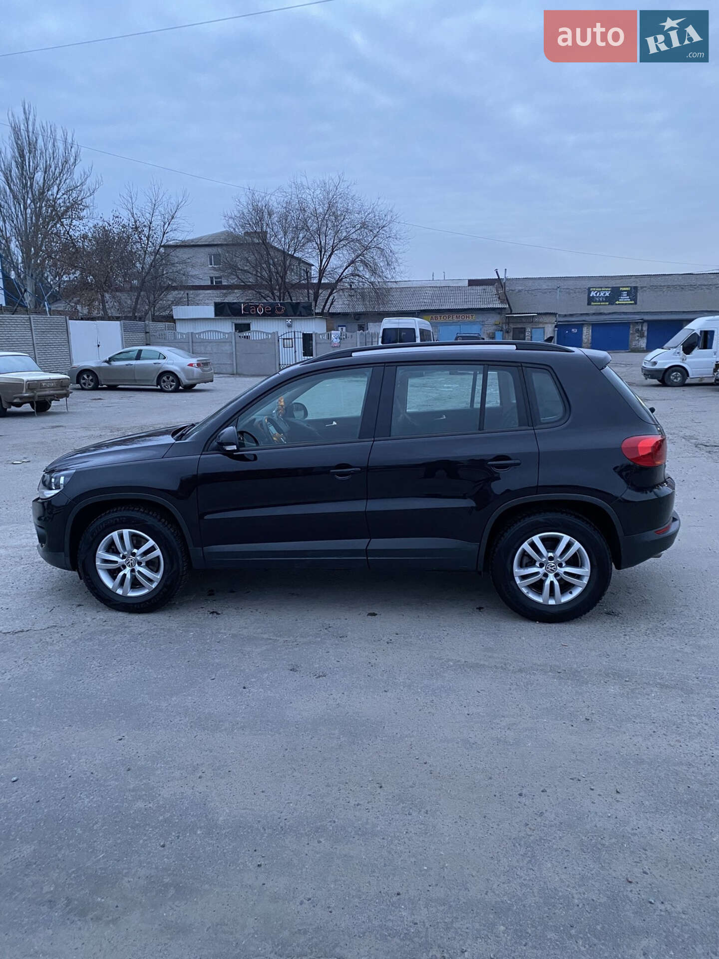 Volkswagen Tiguan 2017 VIN WVGAV7AX7HK036886 фото оголошення 14 з 46
