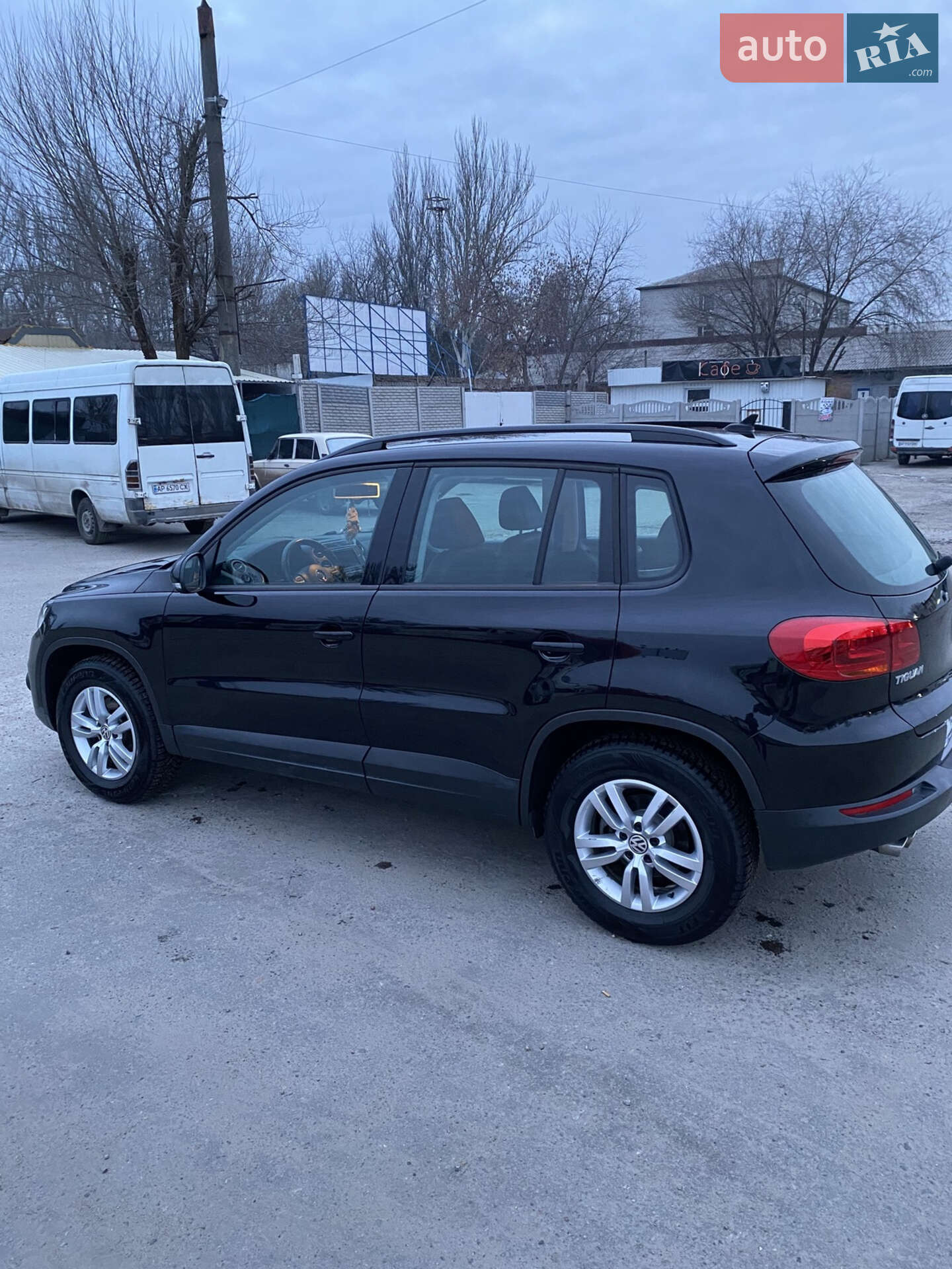 Volkswagen Tiguan 2017 VIN WVGAV7AX7HK036886 фото оголошення 13 з 46