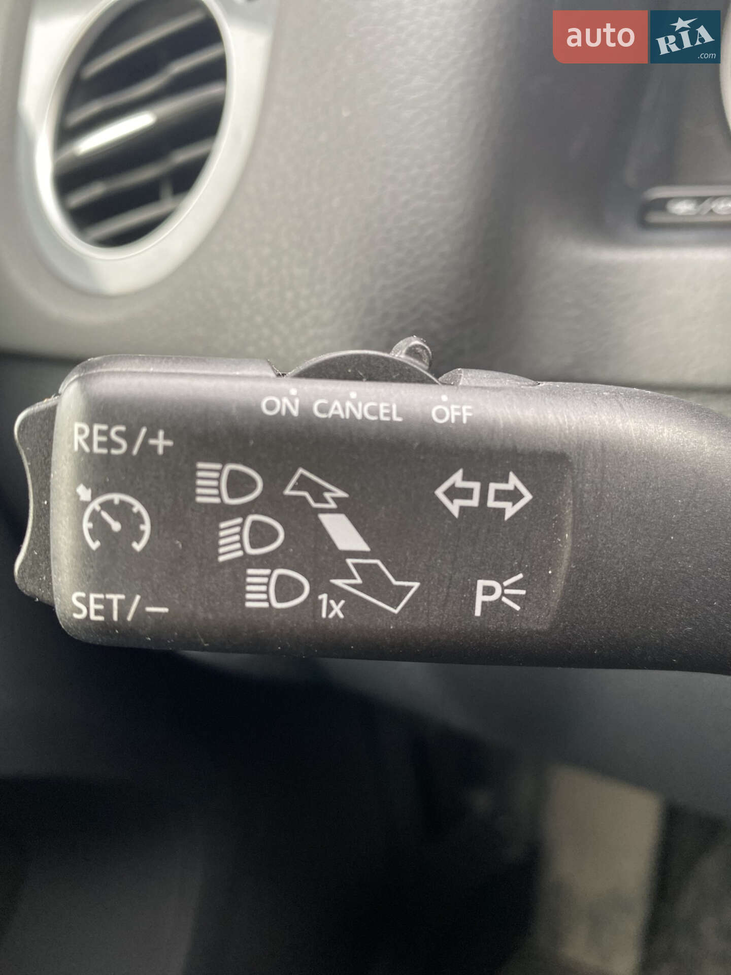 Volkswagen Tiguan 2017 VIN WVGAV7AX7HK036886 фото оголошення 26 з 46
