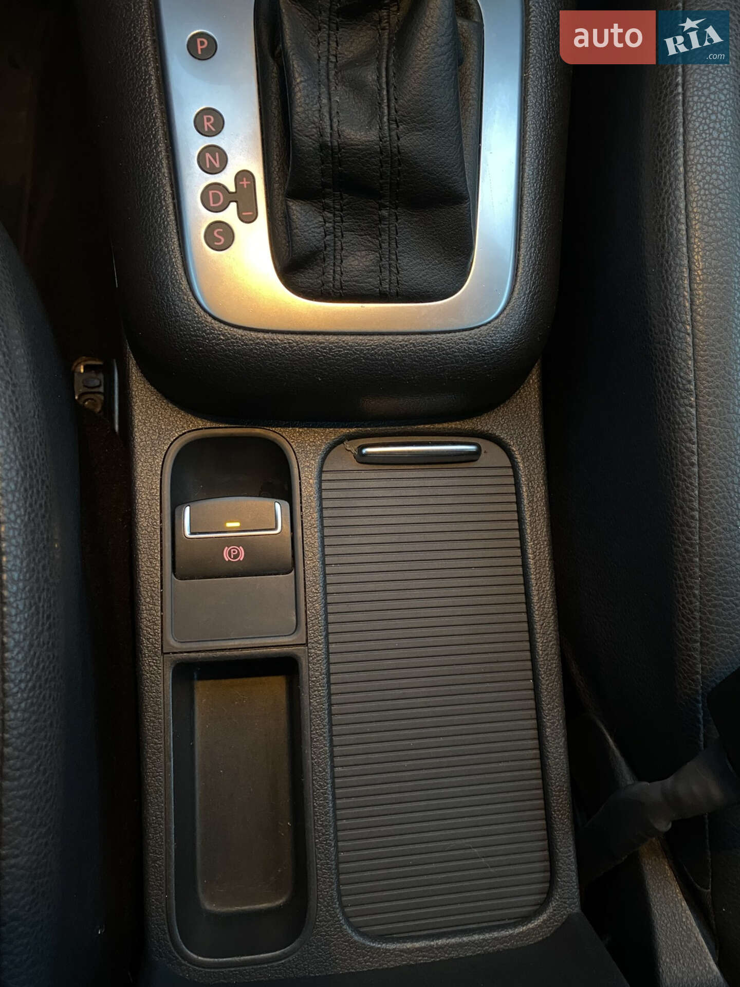 Volkswagen Tiguan 2017 VIN WVGAV7AX7HK036886 фото оголошення 33 з 46