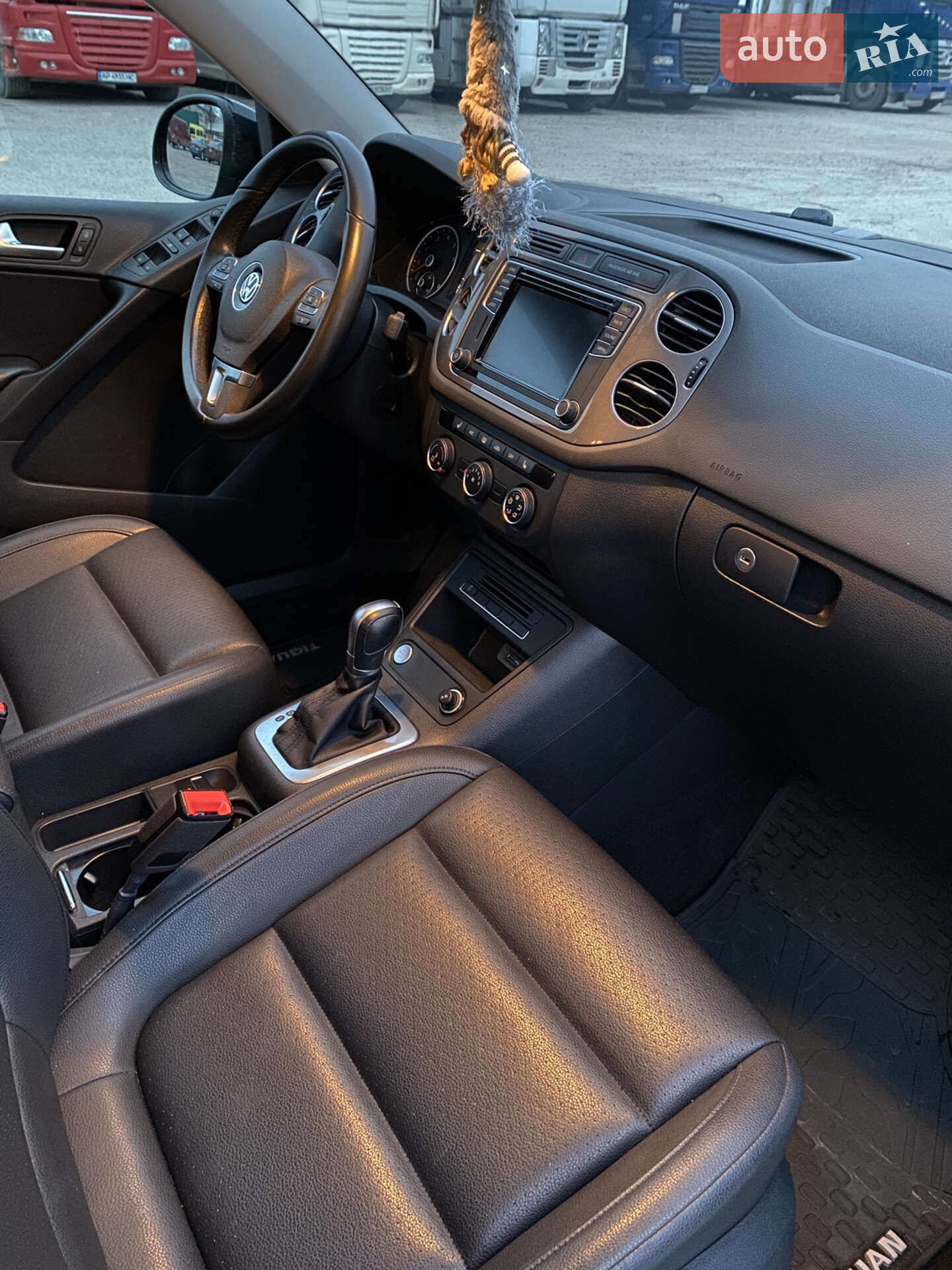 Volkswagen Tiguan 2017 VIN WVGAV7AX7HK036886 фото оголошення 38 з 46