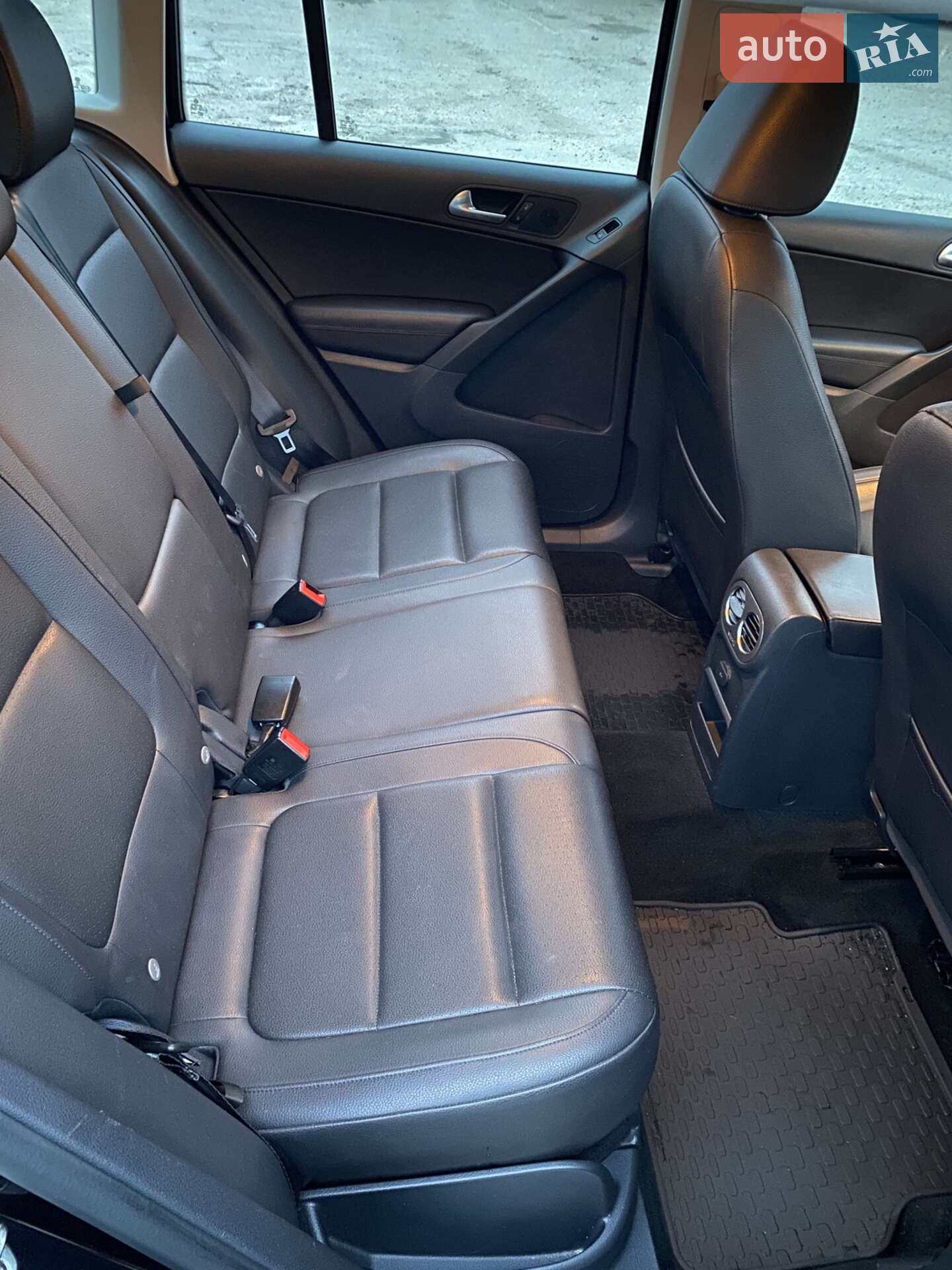 Volkswagen Tiguan 2017 VIN WVGAV7AX7HK036886 фото оголошення 39 з 46