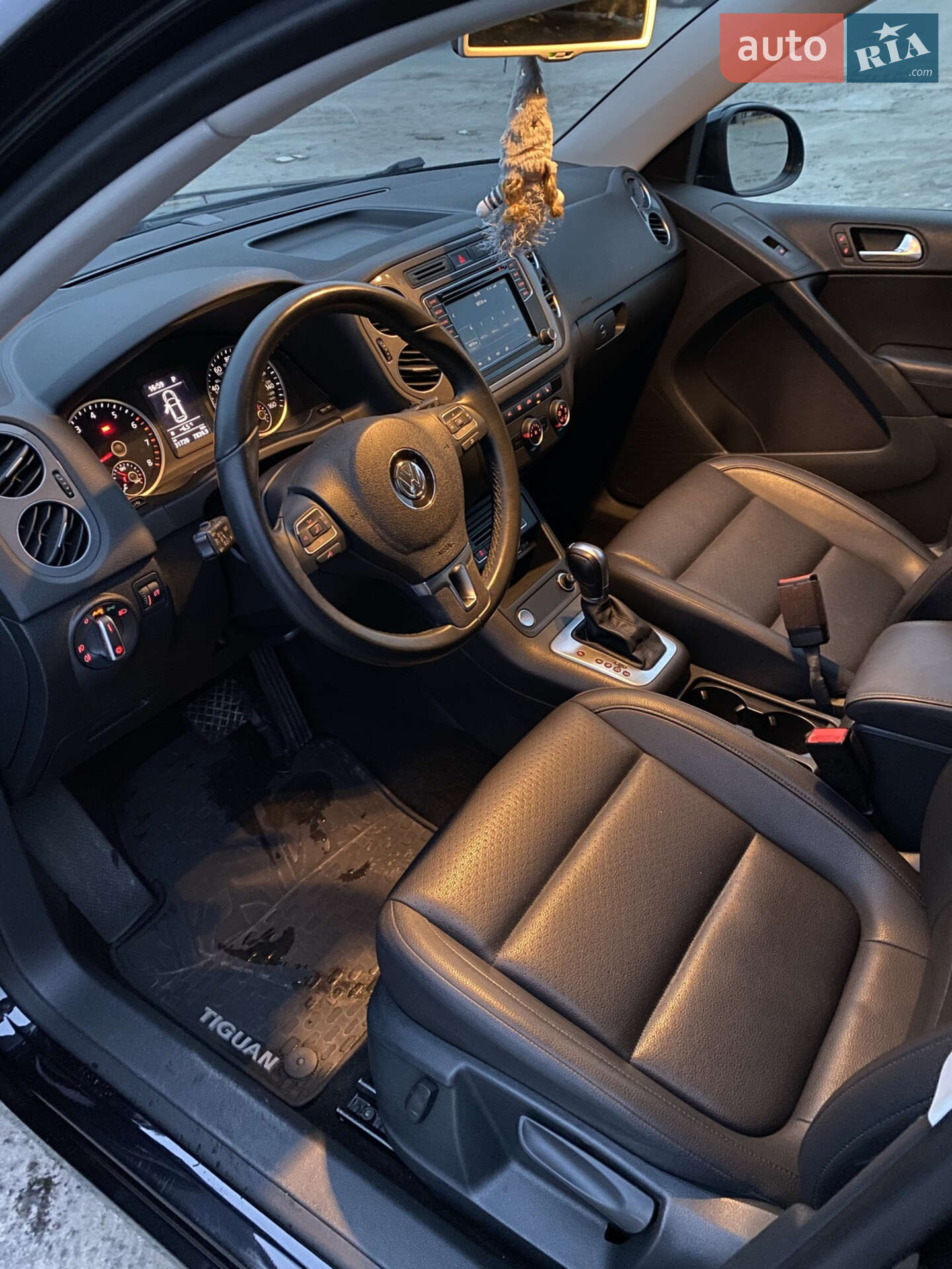Volkswagen Tiguan 2017 VIN WVGAV7AX7HK036886 фото оголошення 43 з 46