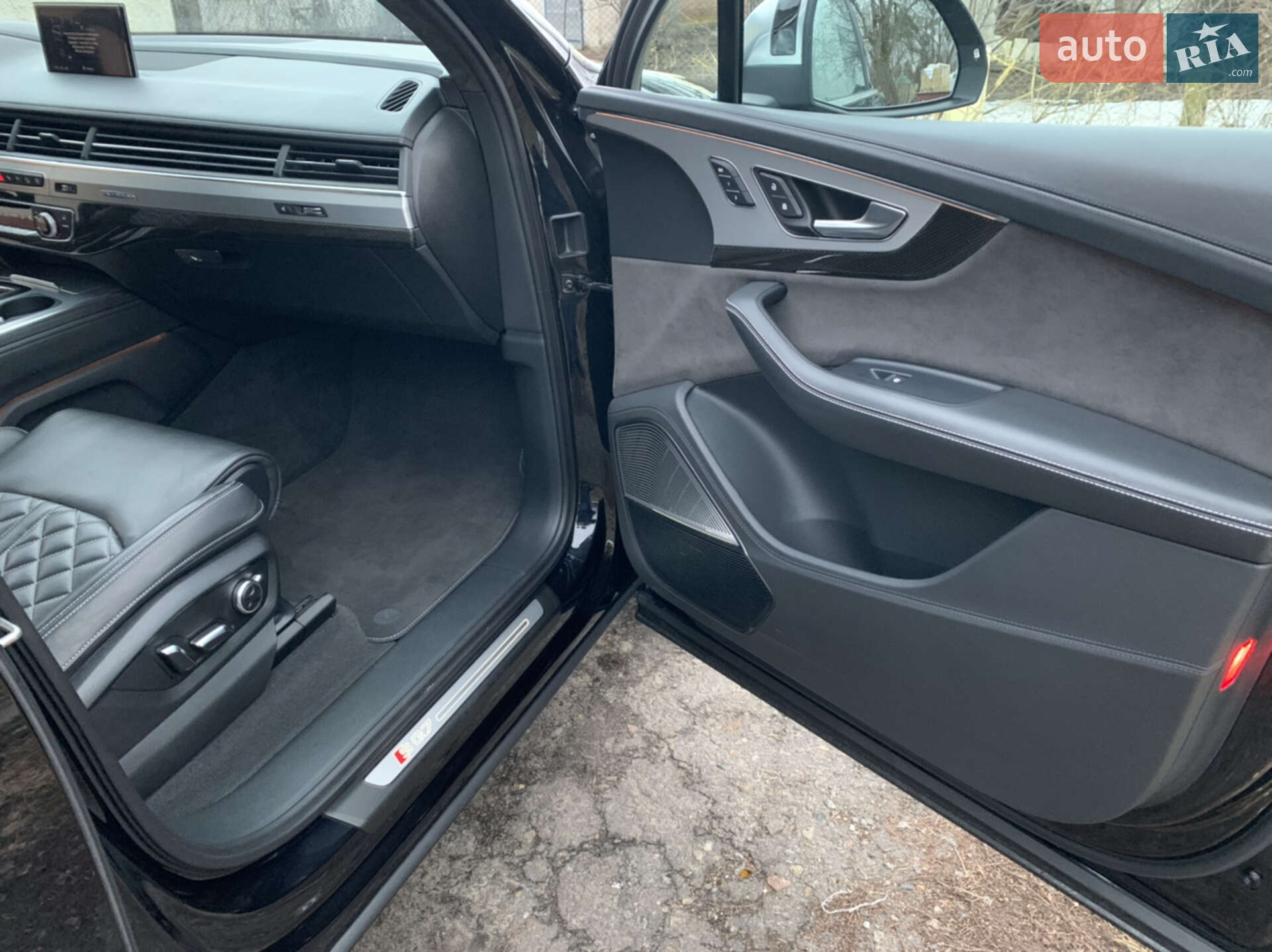 Audi SQ7 2016 VIN WAUZZZ4M0HD009412 фото оголошення 30 з 38
