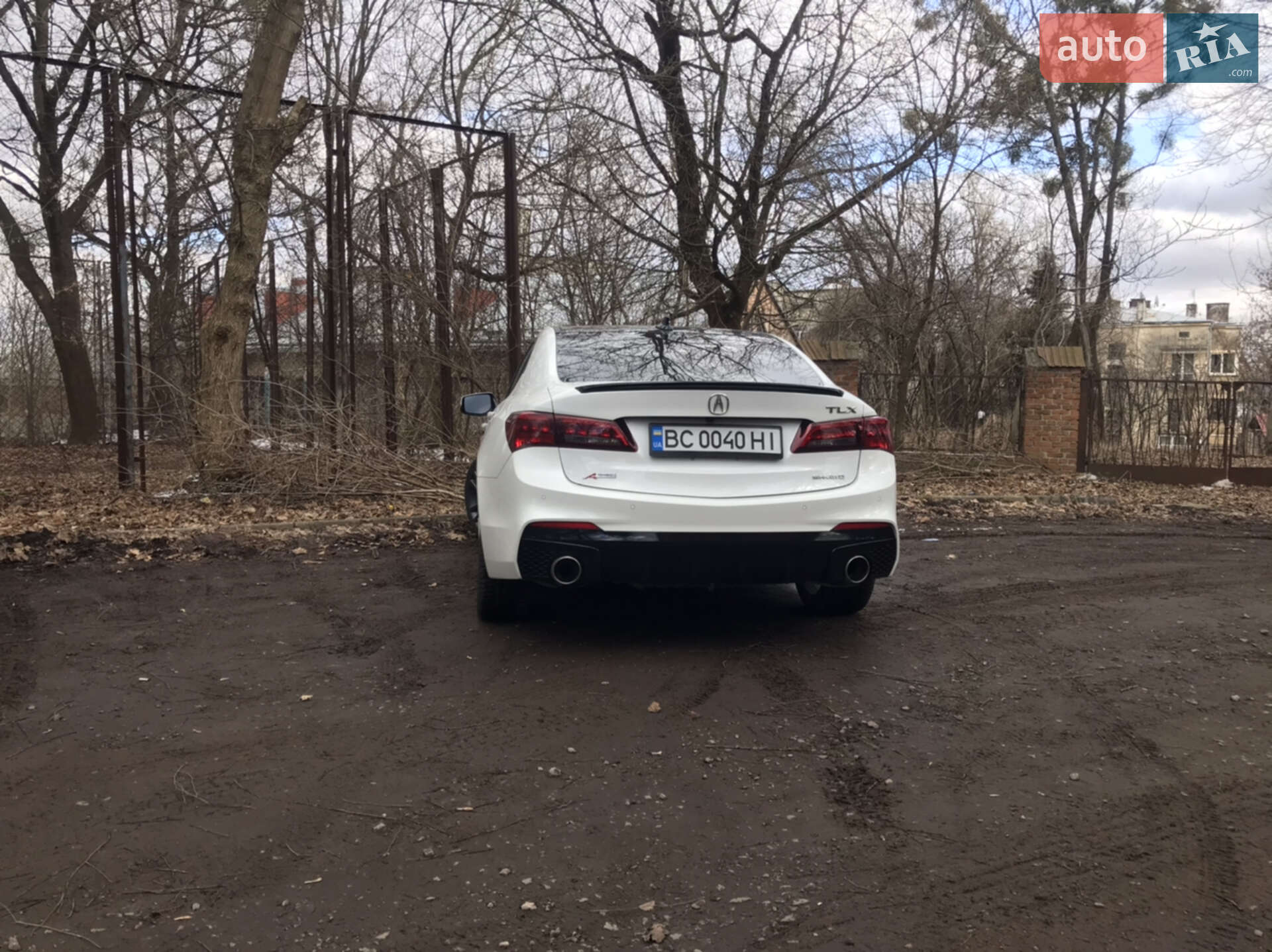 Acura TLX 2017 VIN 19UUB3F67JA005704 фото оголошення 2 з 17