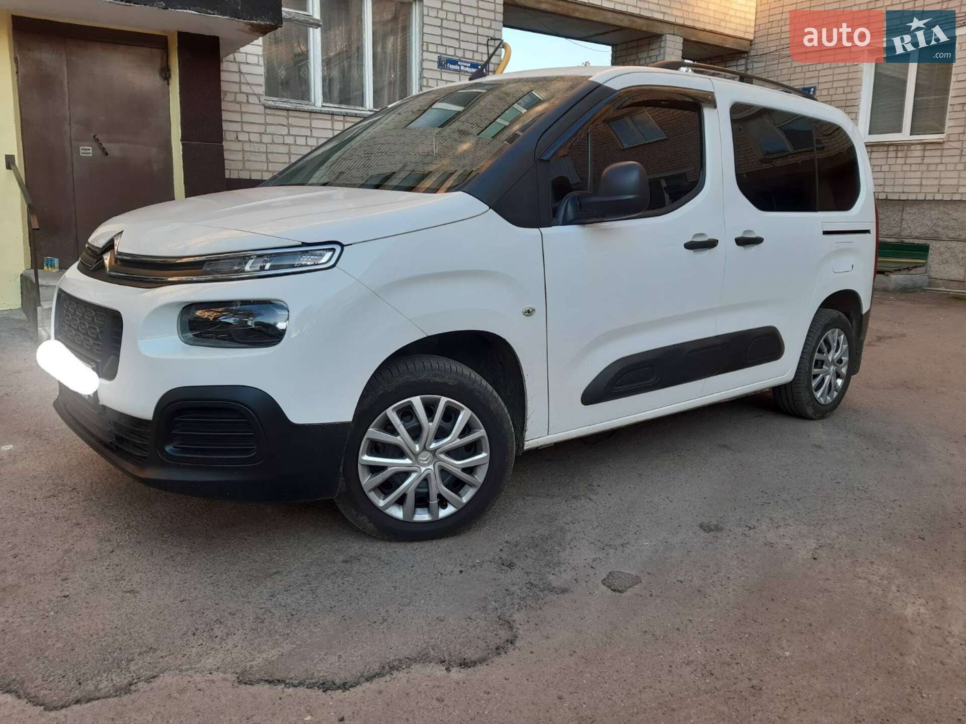 Citroen Berlingo 2019 VIN VR7EC9HPAKJ738208 фото оголошення 5 з 8