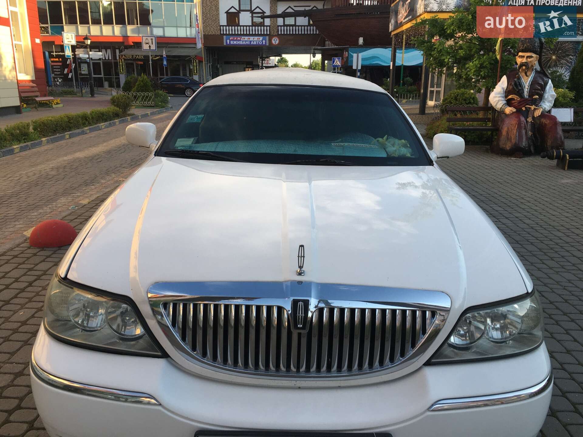 Lincoln Town Car 2004 VIN 1L1FM81W24Y626831 фото оголошення 9 з 9