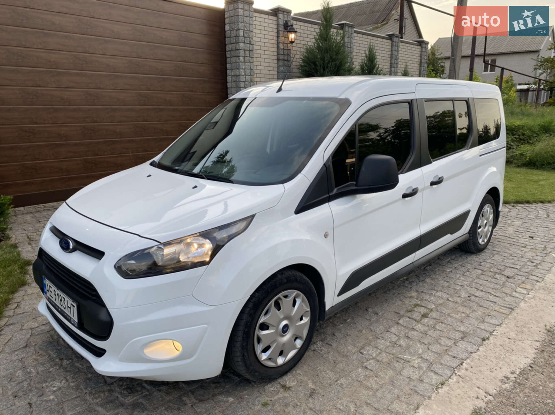 Ford Tourneo Connect 2016 VIN WF0UXXWPGUGE23767 фото оголошення 26 з 42