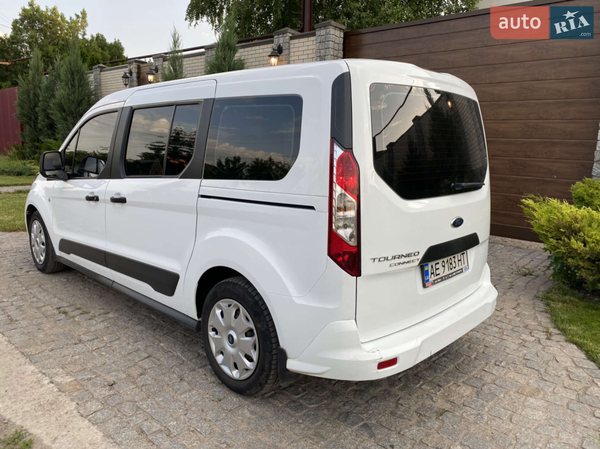 Ford Tourneo Connect 2016 VIN WF0UXXWPGUGE23767 фото оголошення 31 з 42