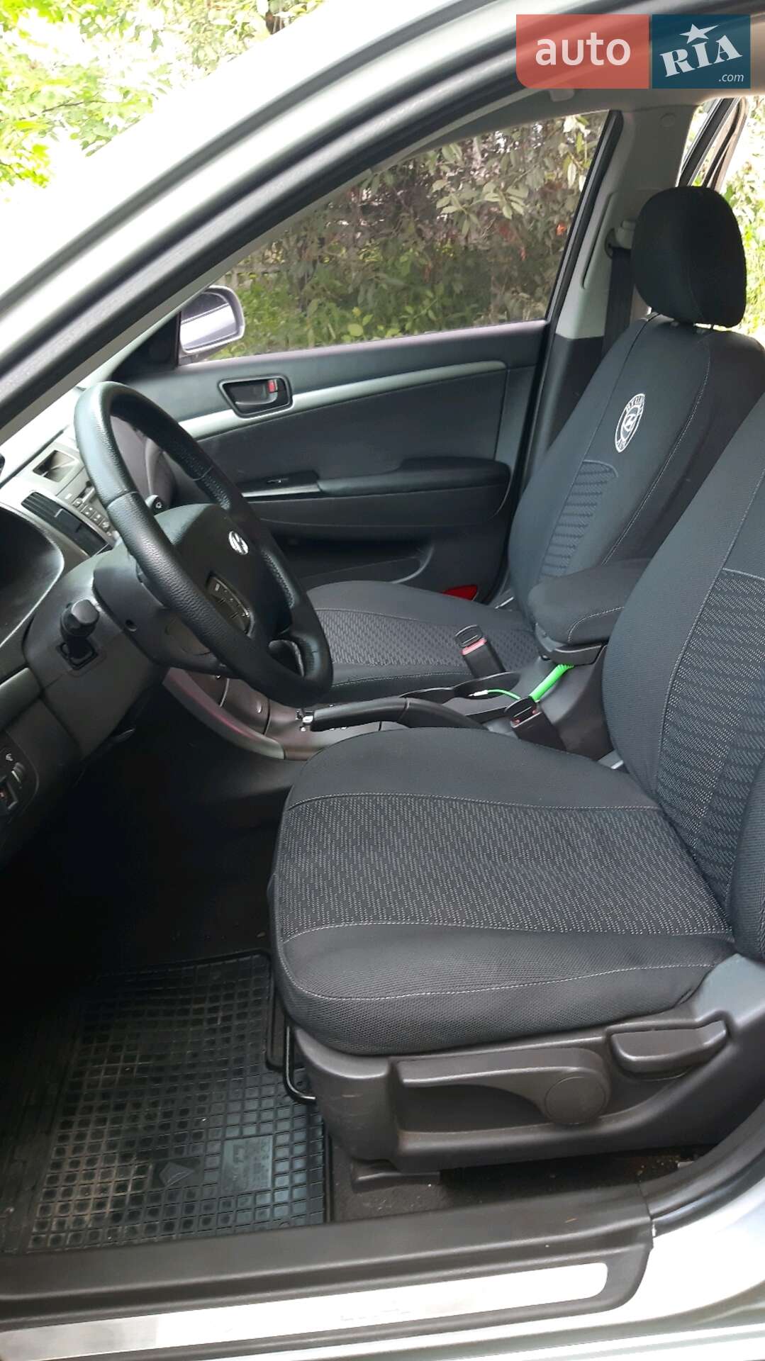Hyundai Sonata 2009 VIN KMHEU41AP9A605243 фото оголошення 4 з 8