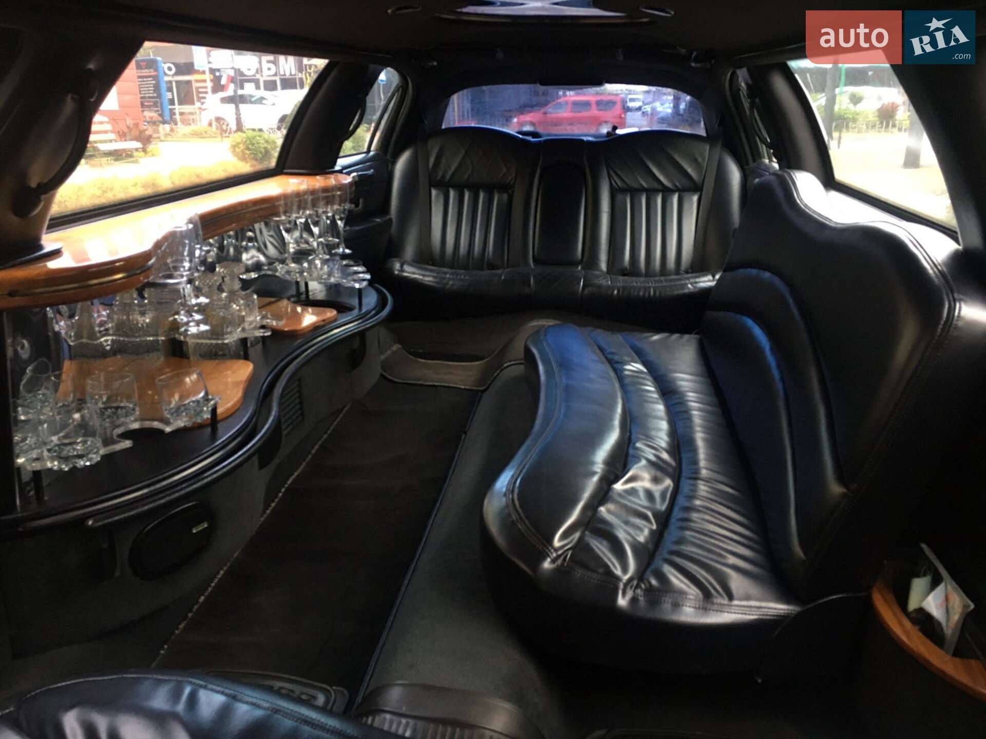 Lincoln Town Car 2004 VIN 1L1FM81W24Y626831 фото оголошення 4 з 9