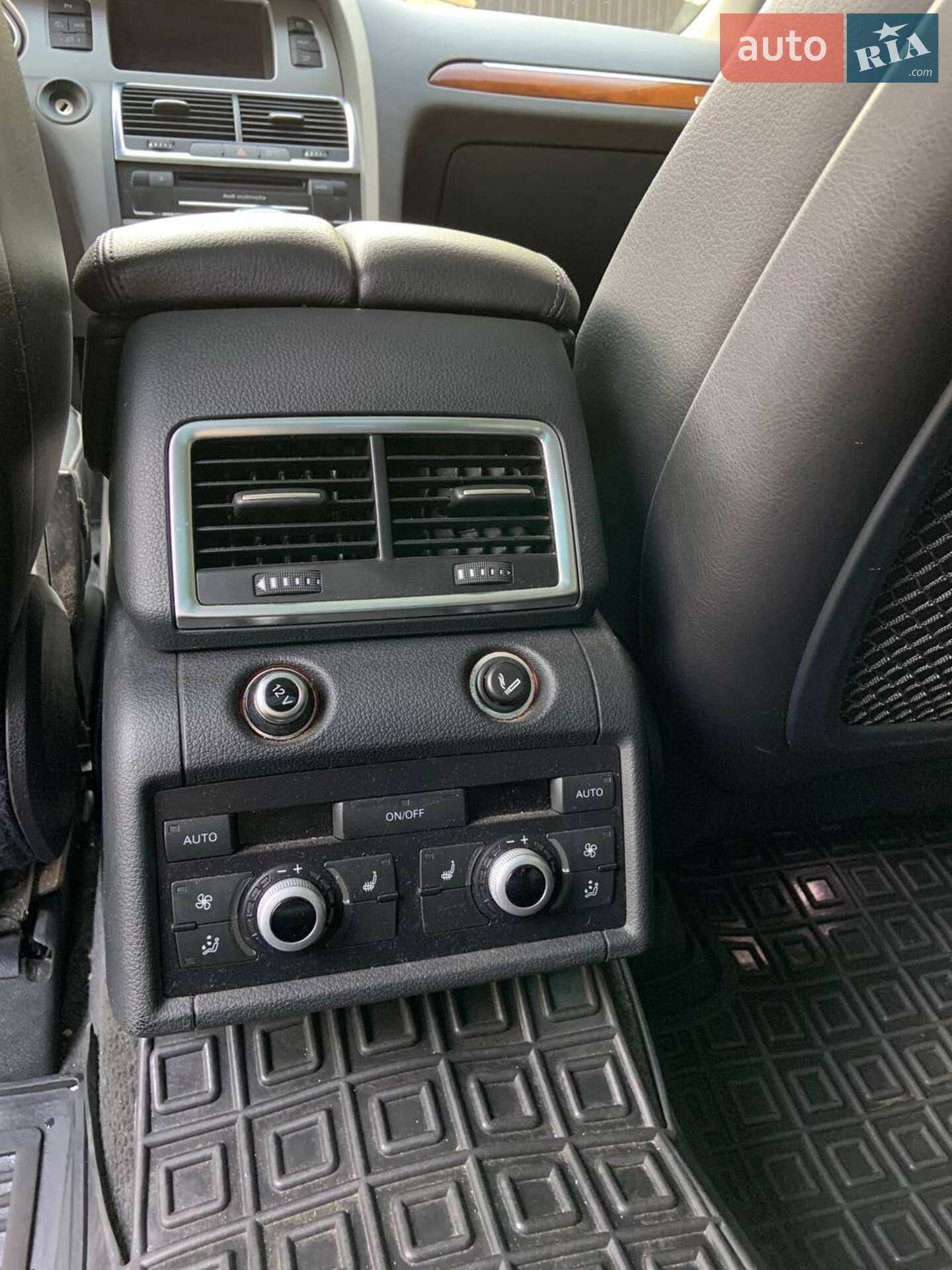 Audi Q7 2015 VIN WA1LGAFE0FD010153 фото оголошення 9 з 21