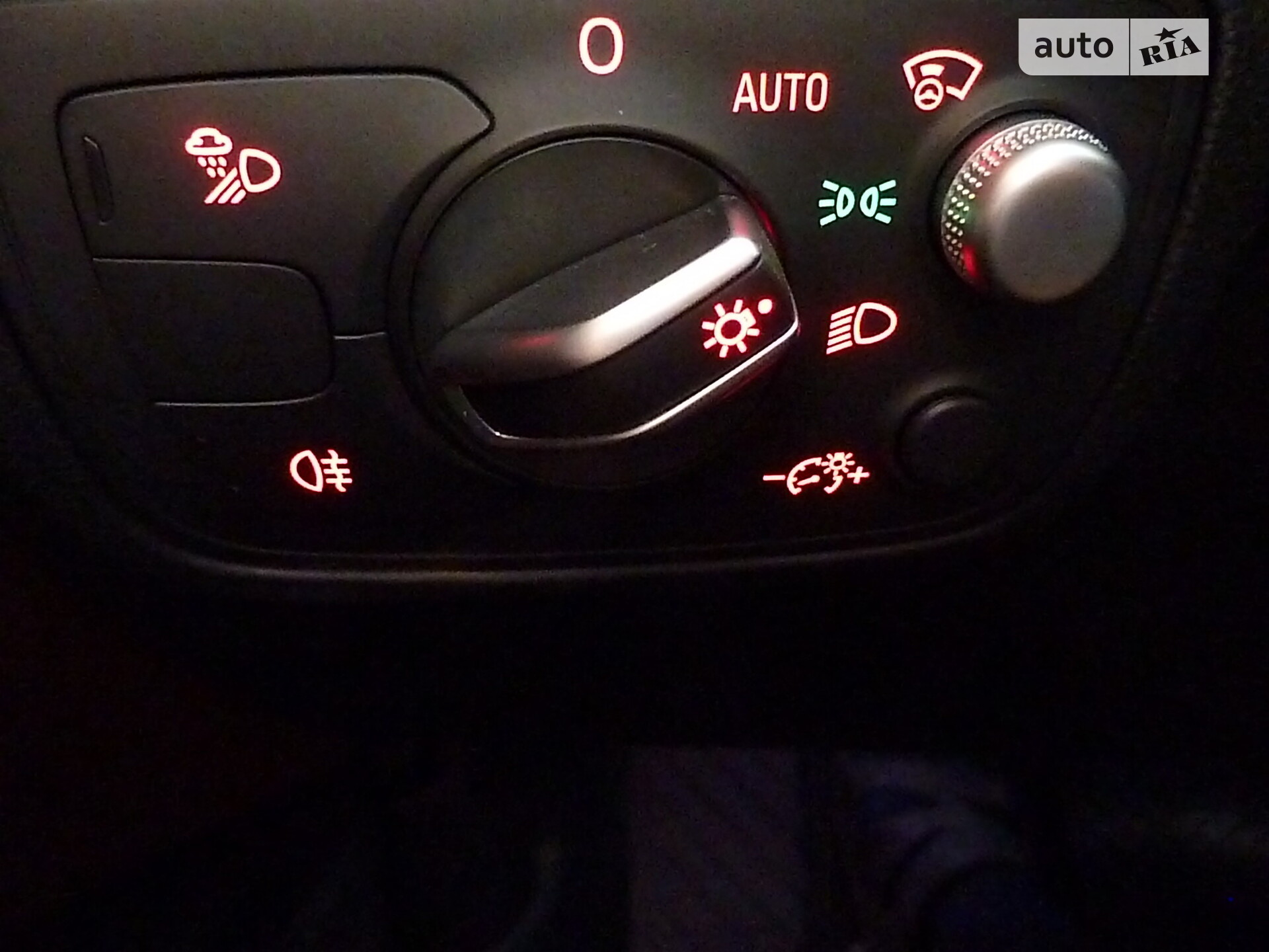 Audi A6 2016 VIN WAUHGAFC9GN177954 фото оголошення 34 з 46