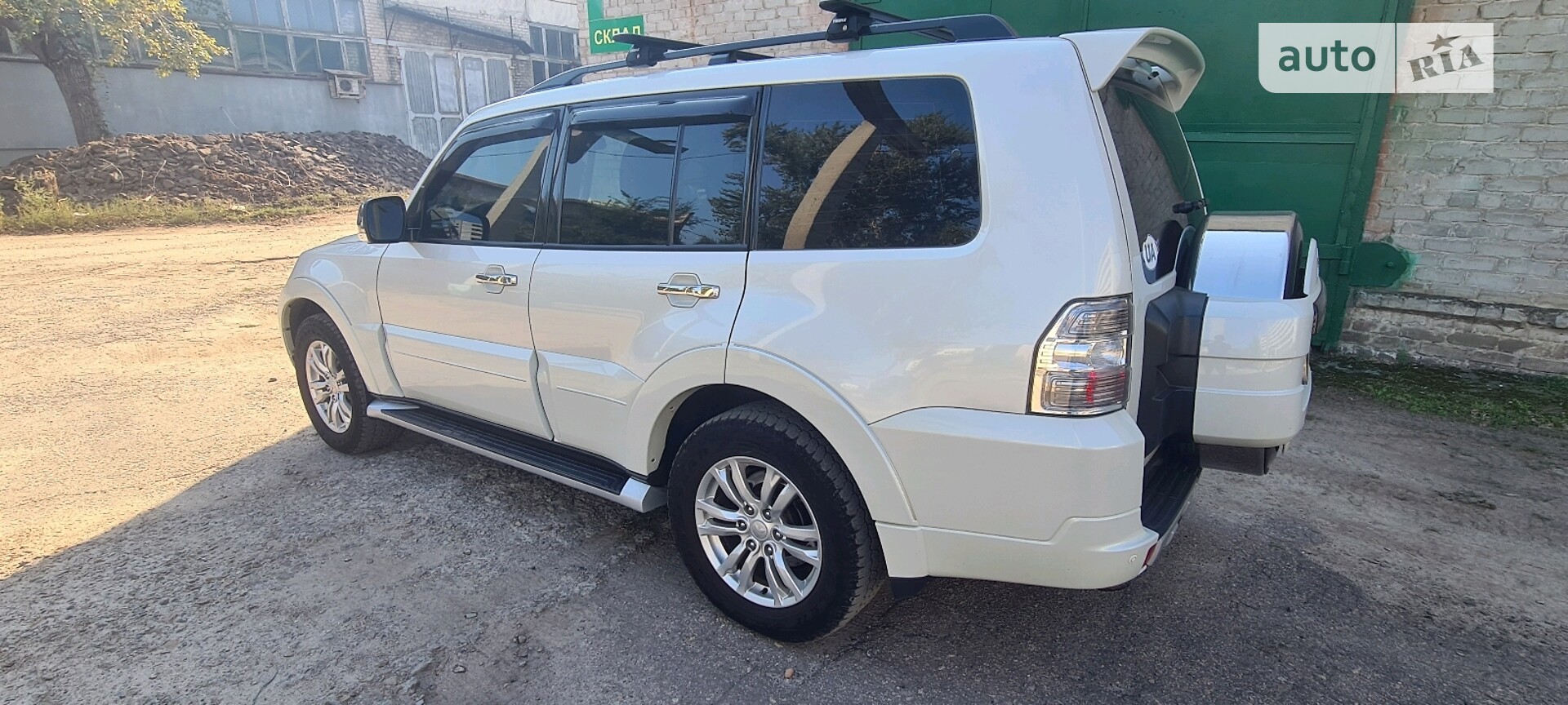 Mitsubishi Pajero Wagon 2014 VIN JMBLYV98WEJ001720 фото оголошення 5 з 13