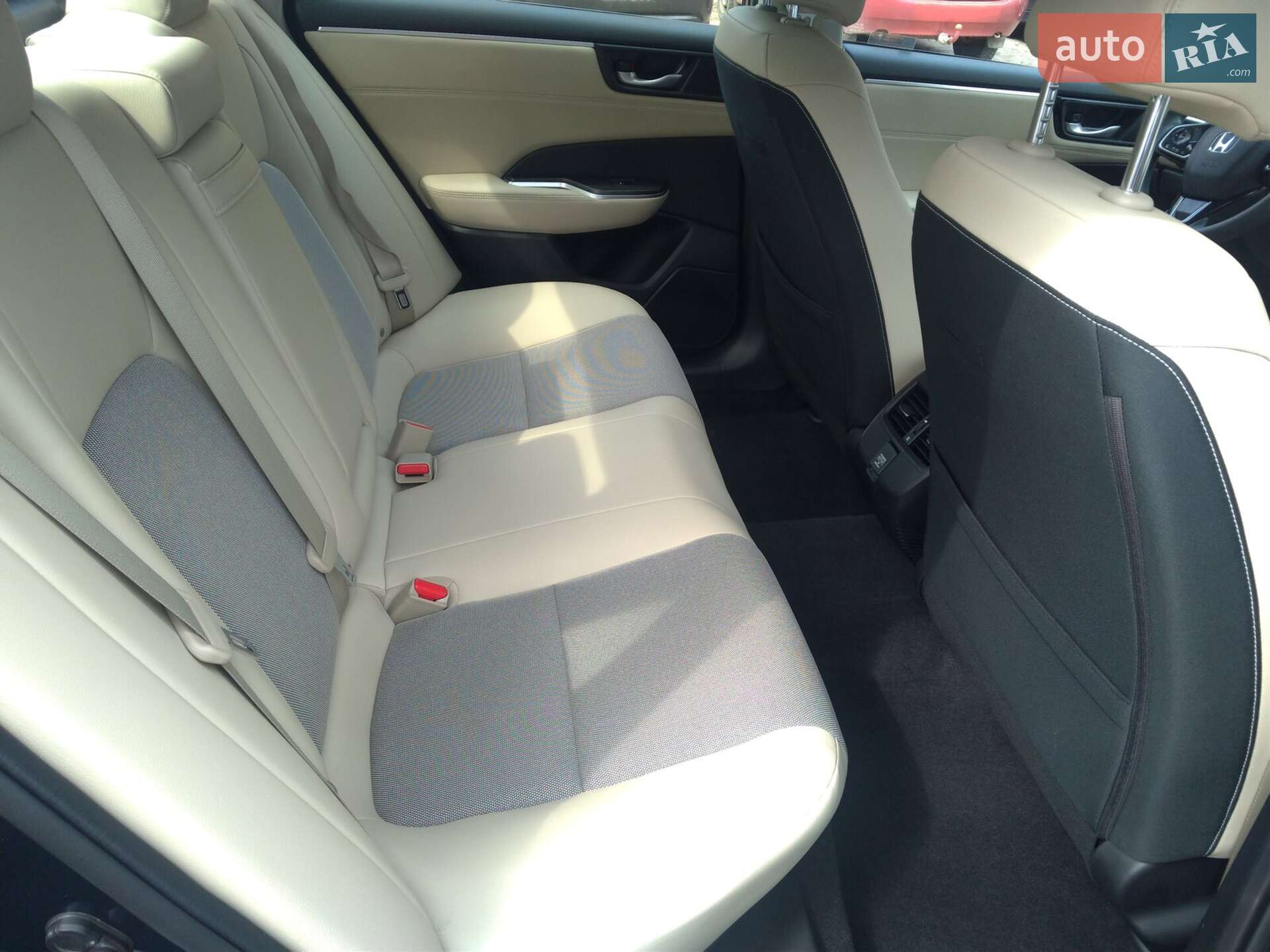 Honda Clarity 2018 VIN JHMZC5F1XJC006950 фото оголошення 14 з 19