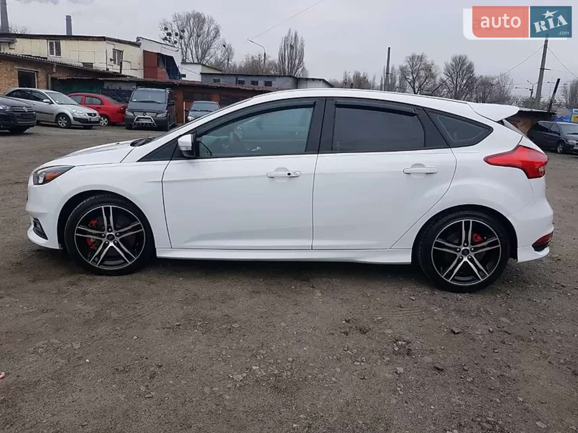 Ford Focus 2017 VIN 1FADP3L96HL275235 фото оголошення 2 з 9