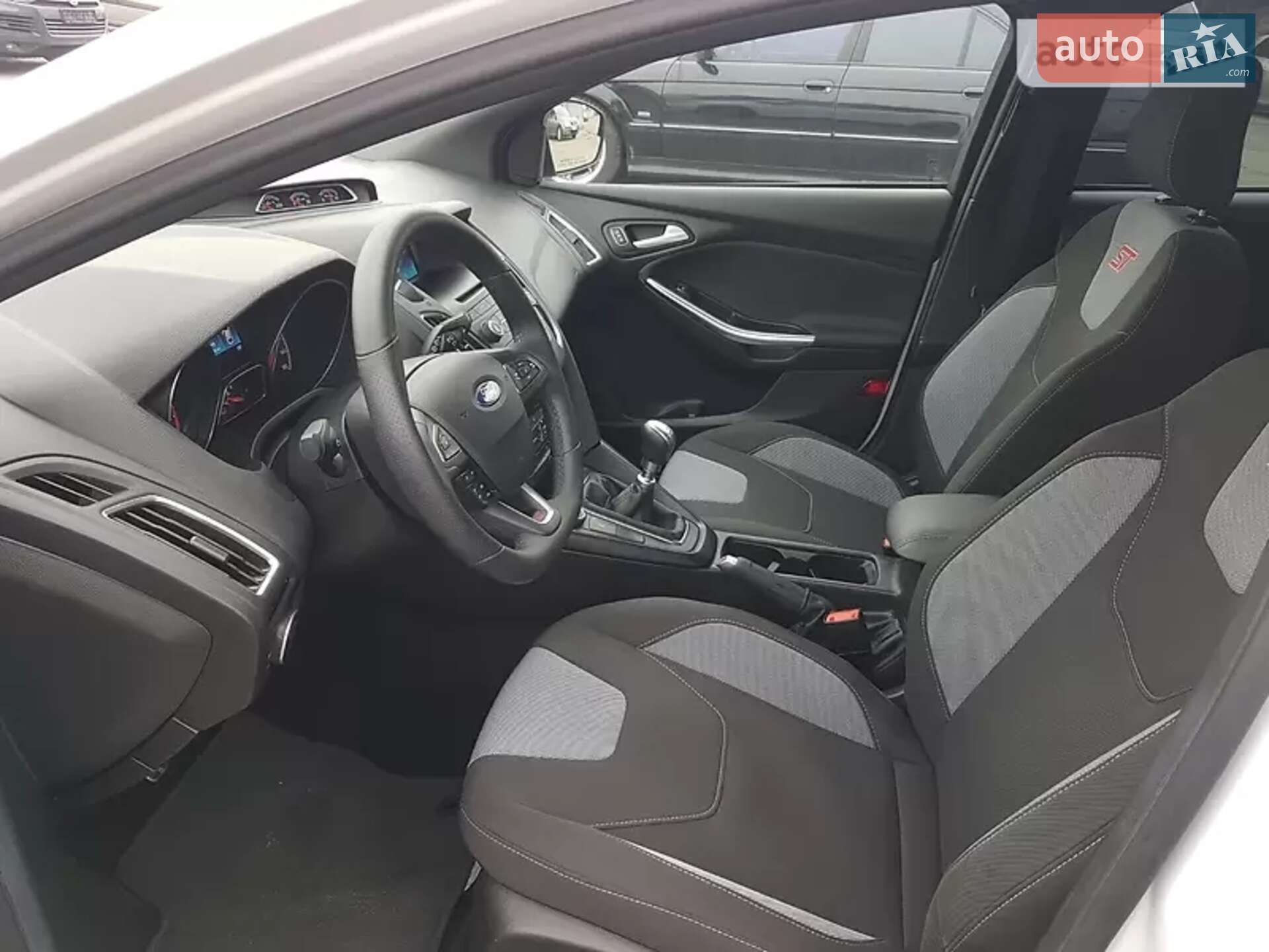 Ford Focus 2017 VIN 1FADP3L96HL275235 фото оголошення 4 з 9