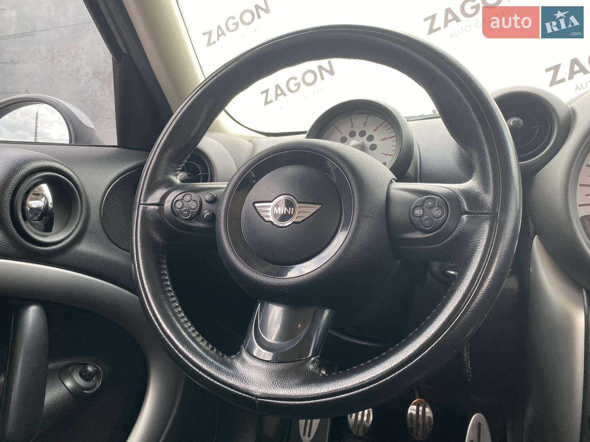 MINI Countryman 2011 VIN WMWZD31050WK47987 фото оголошення 9 з 15