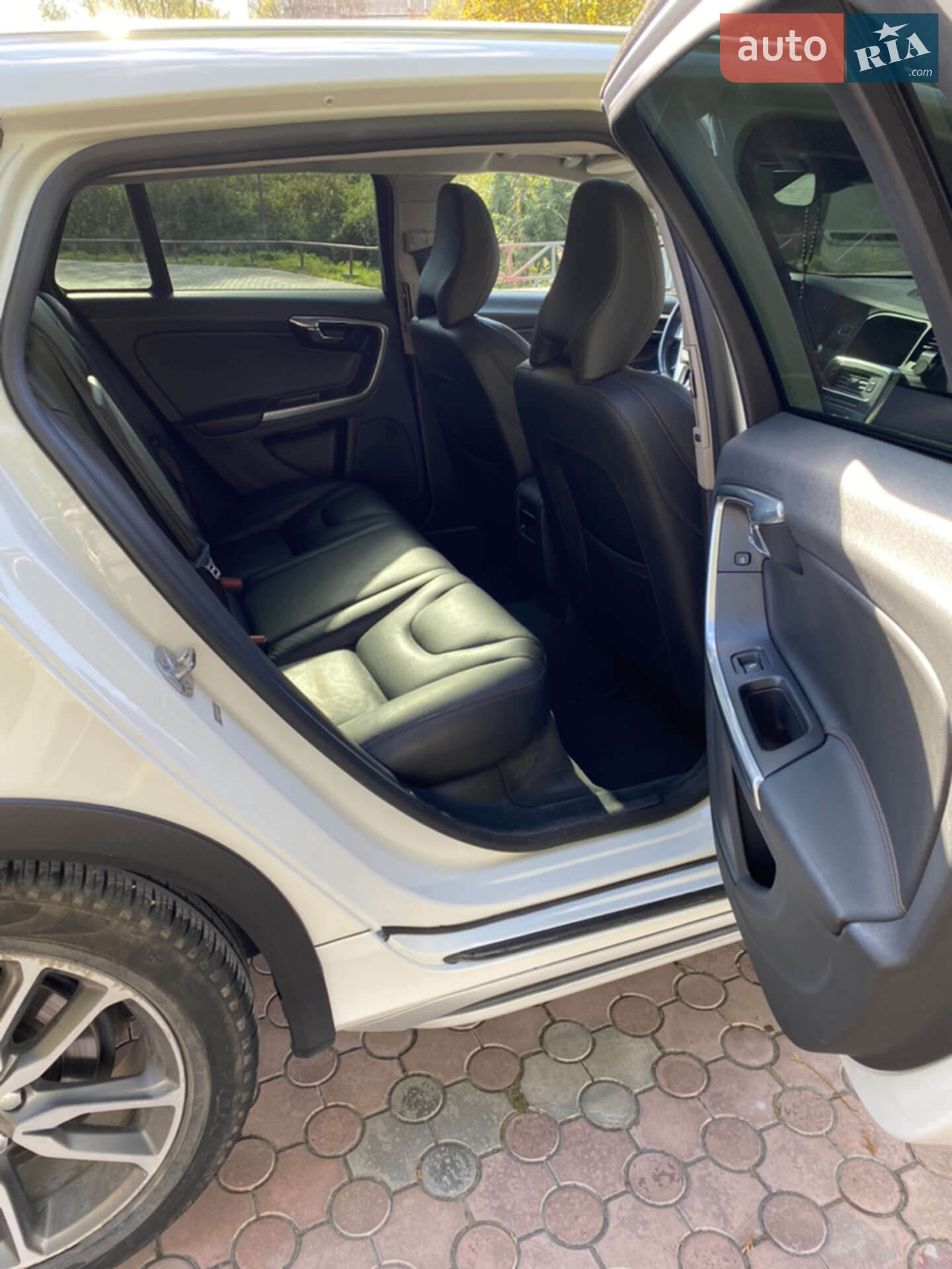 Volvo V60 2015 VIN YV4612HK6G1003270 фото оголошення 2 з 20