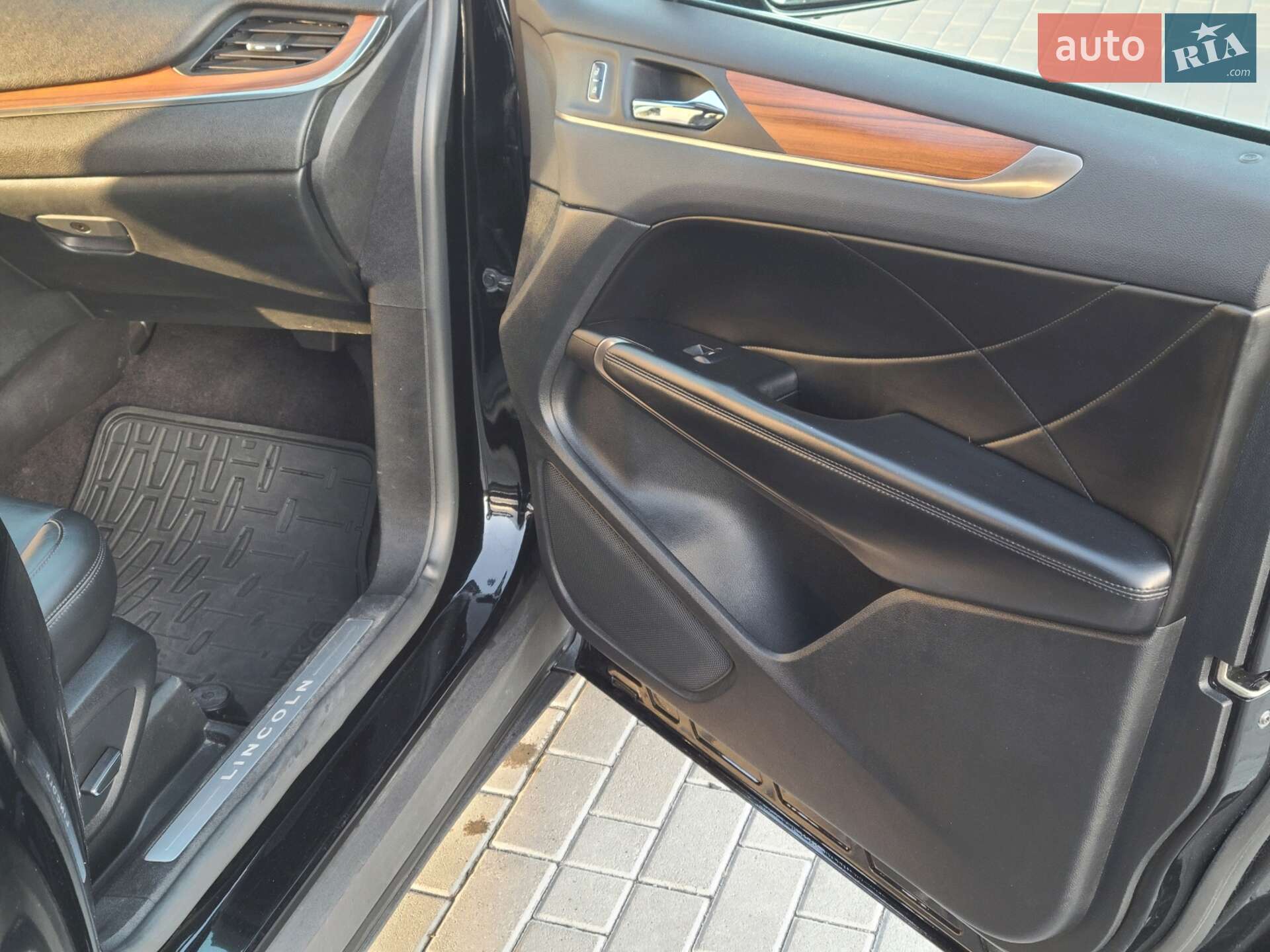 Lincoln MKC 2017 VIN 5LMCJ2D99HUL35205 фото оголошення 23 з 65