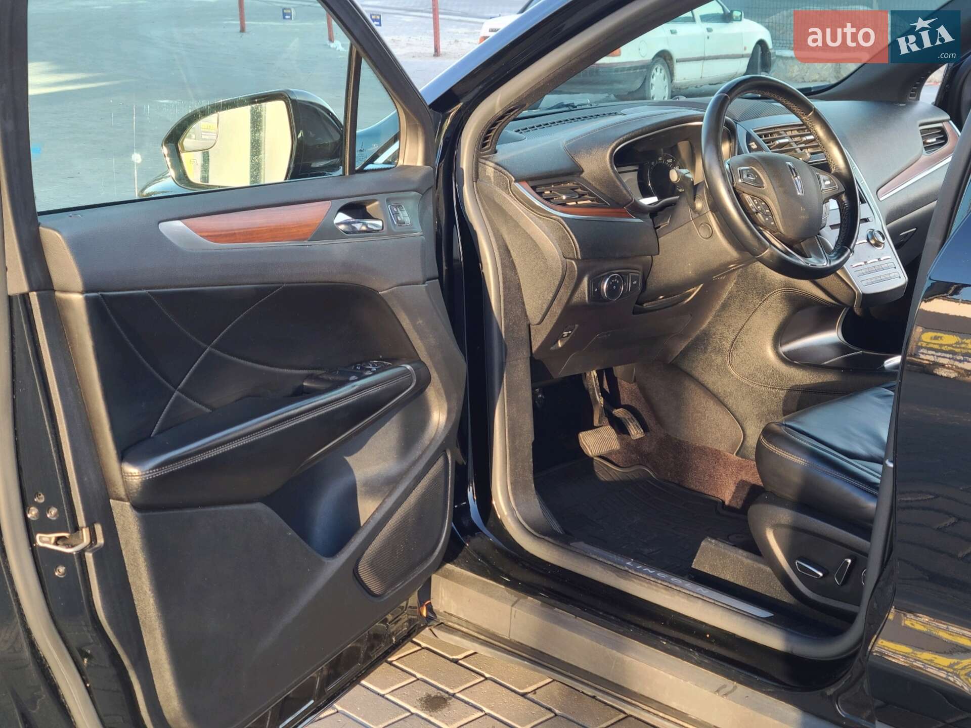 Lincoln MKC 2017 VIN 5LMCJ2D99HUL35205 фото оголошення 16 з 65