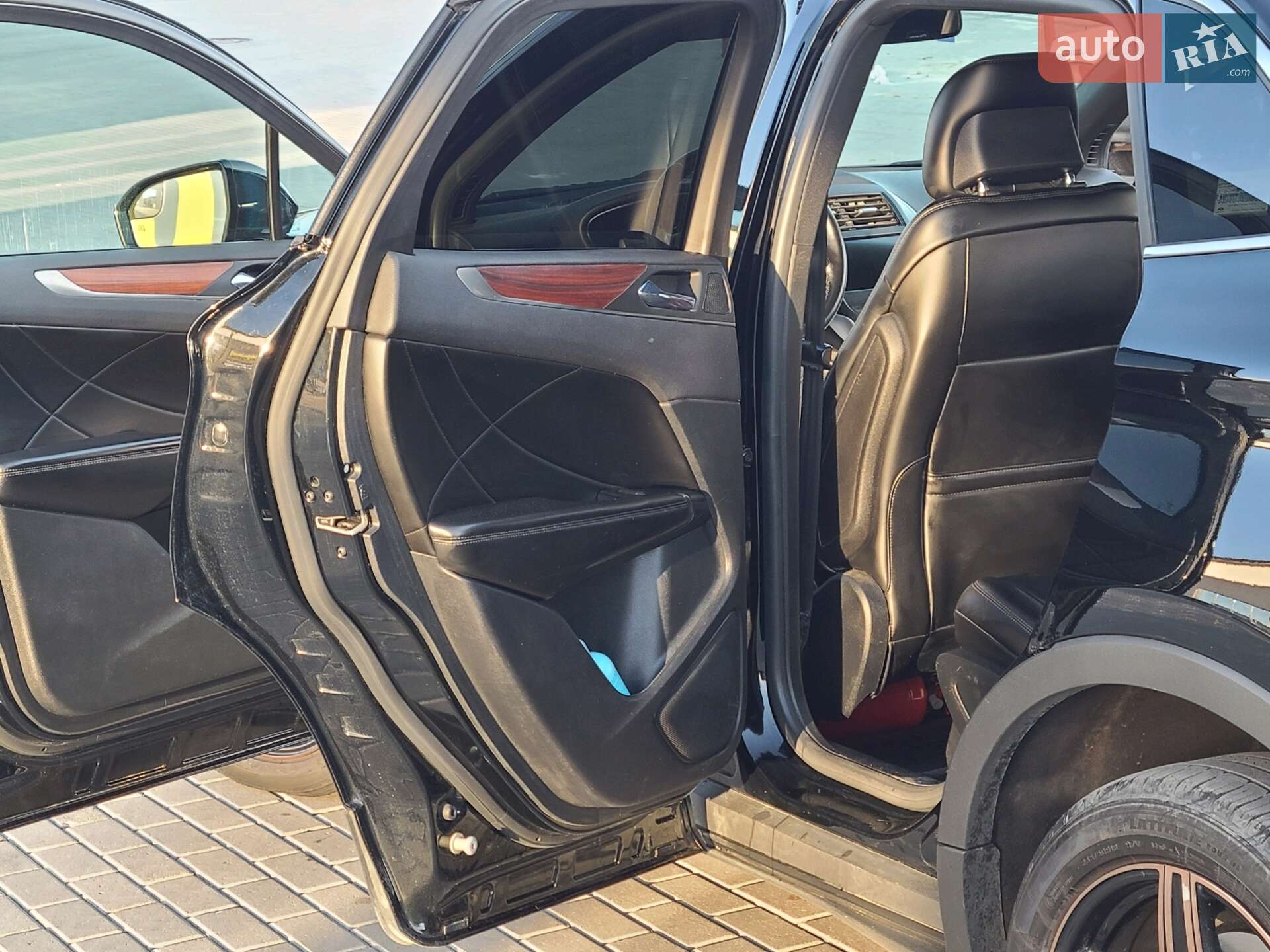 Lincoln MKC 2017 VIN 5LMCJ2D99HUL35205 фото оголошення 22 з 65