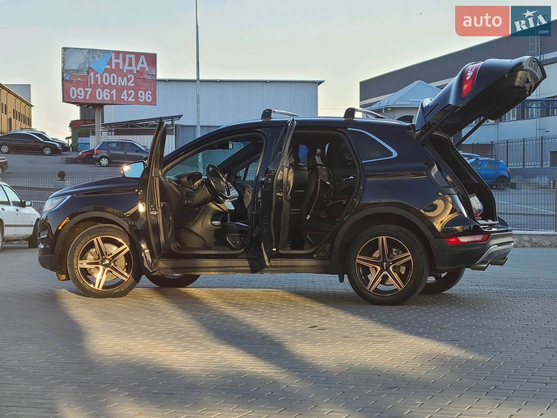 Lincoln MKC 2017 VIN 5LMCJ2D99HUL35205 фото оголошення 25 з 65