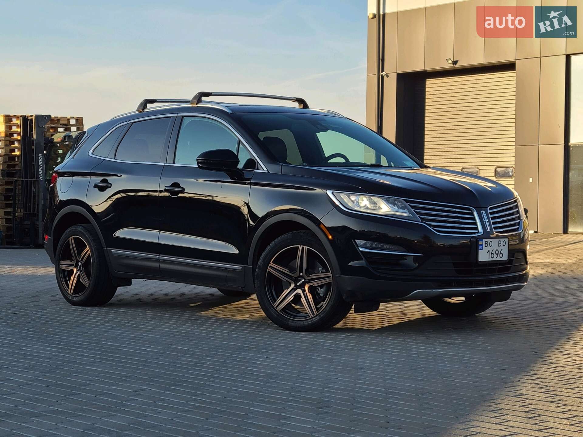 Lincoln MKC 2017 VIN 5LMCJ2D99HUL35205 фото оголошення 8 з 65