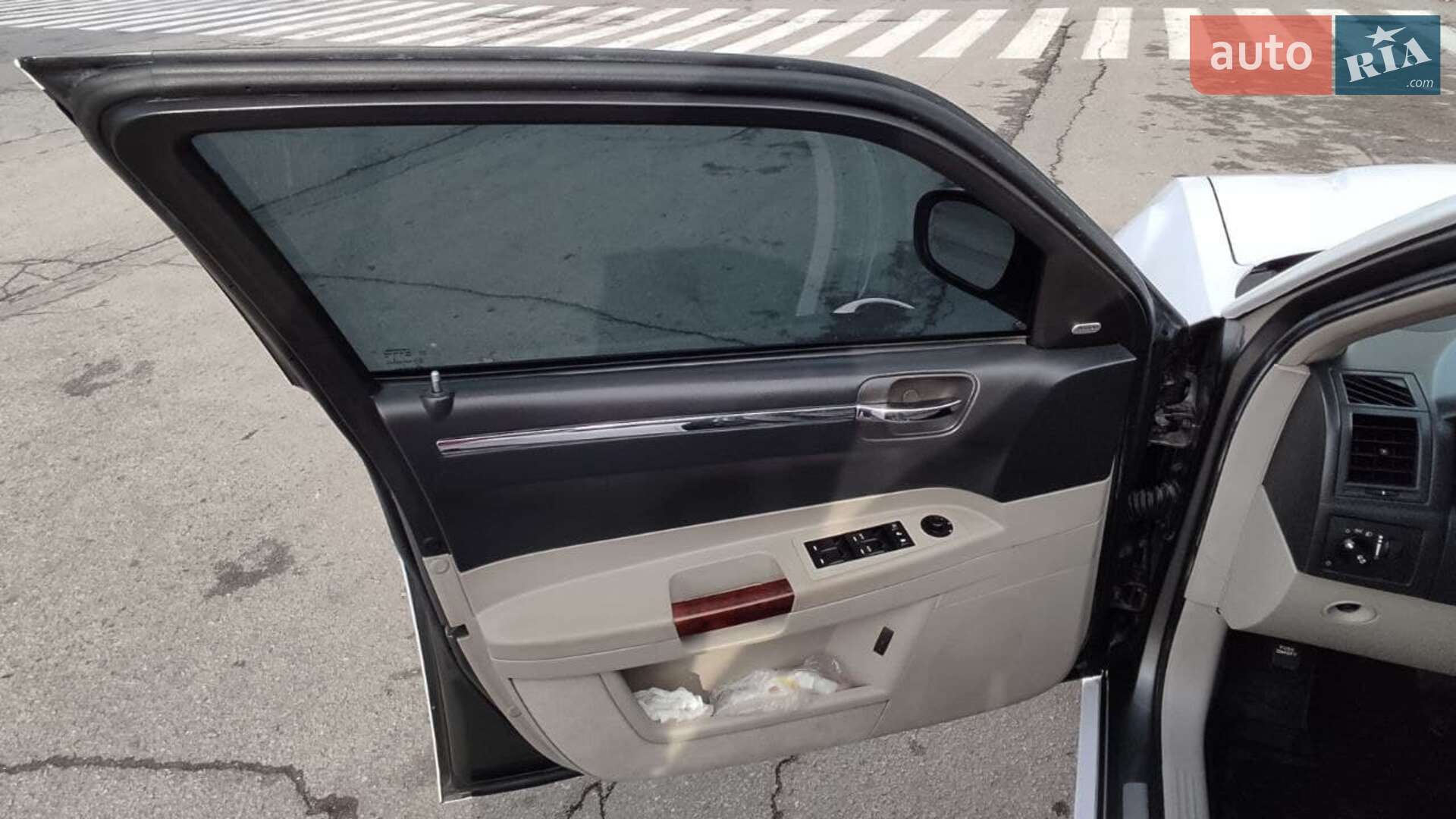 Chrysler 300C 2007 VIN 1C3H8B3R17Y577108 фото оголошення 3 з 8
