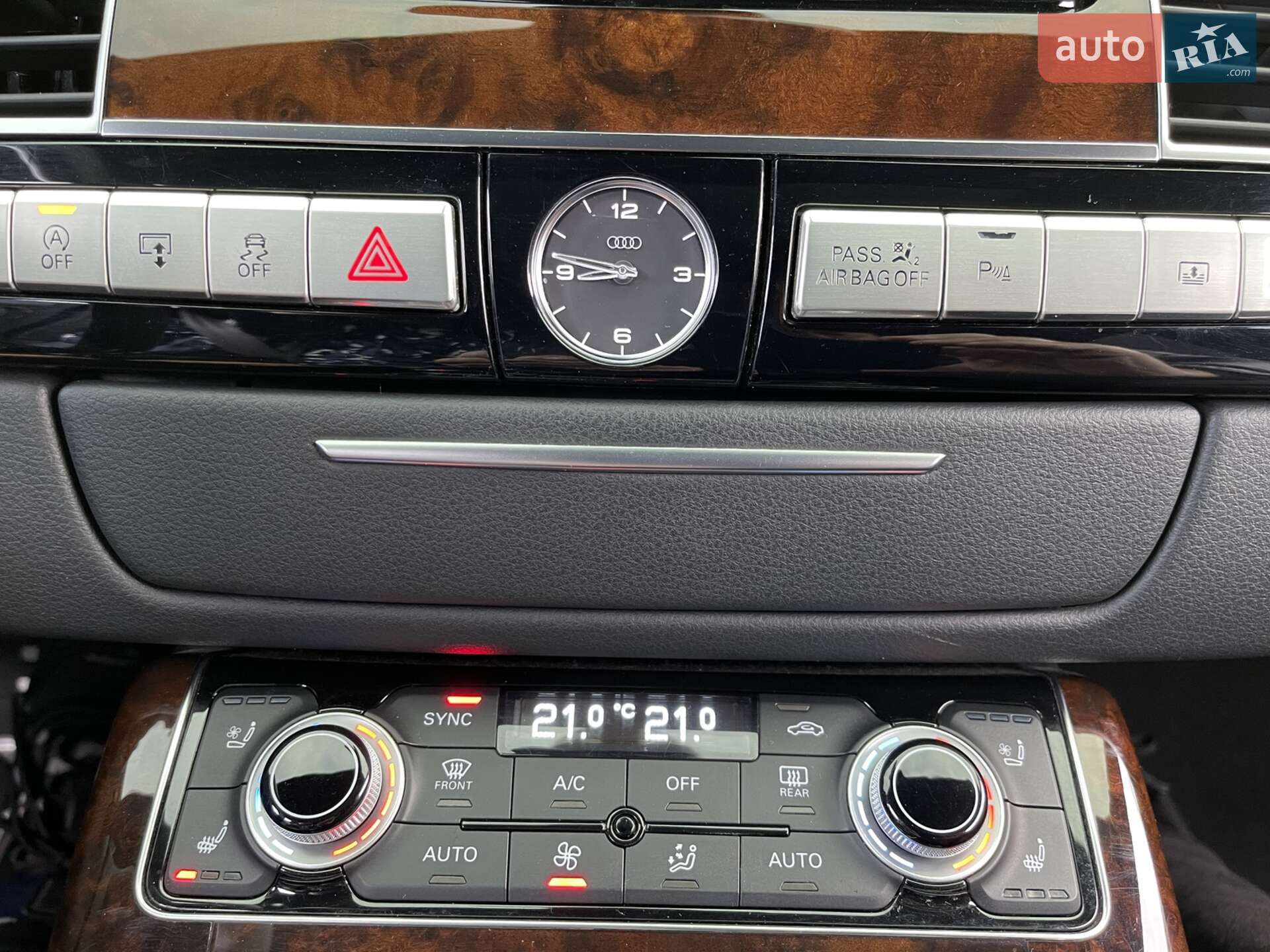 Audi A8 2016 VIN WAU43AFD7GN020054 фото оголошення 2 з 41