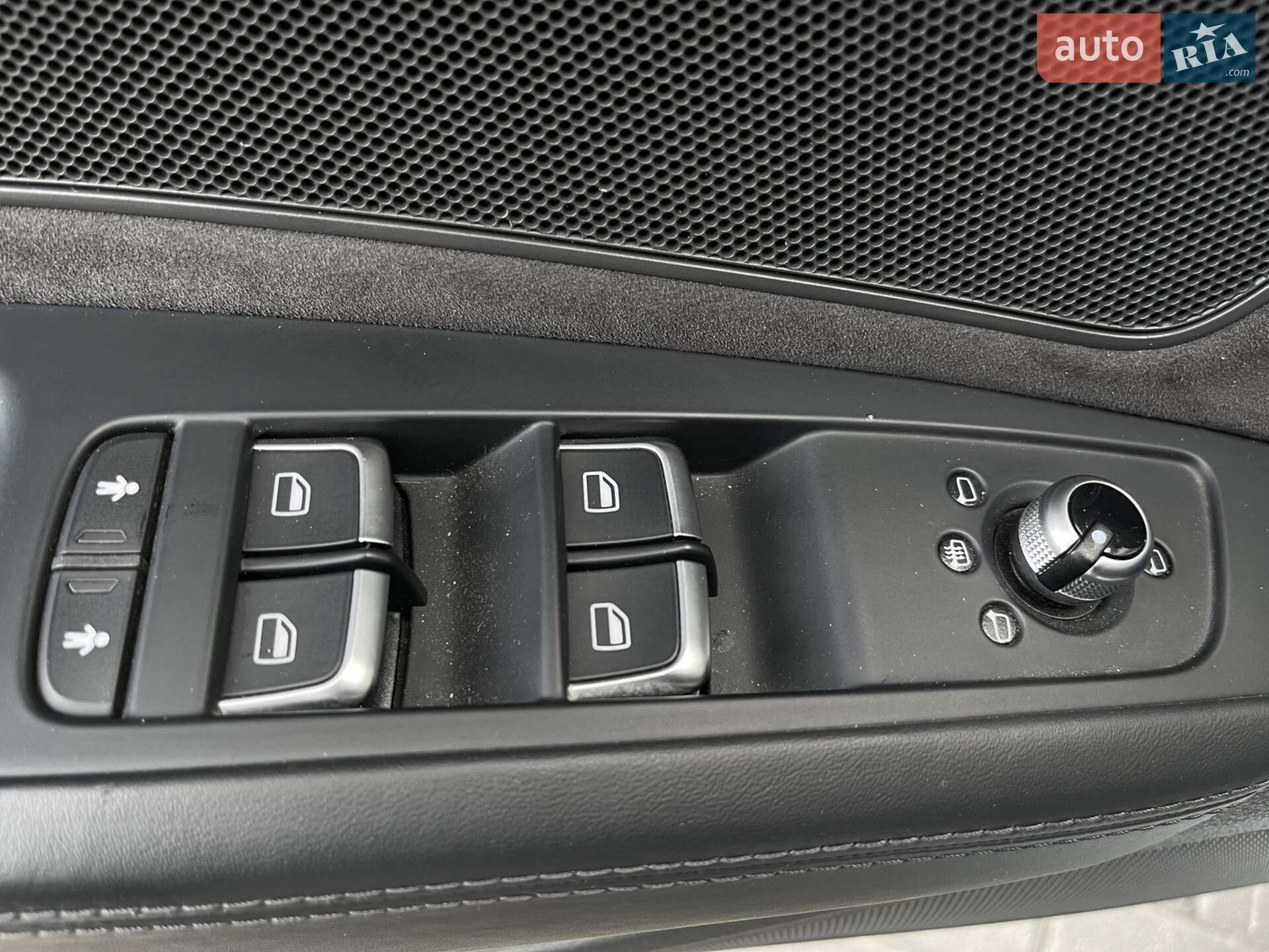 Audi A8 2016 VIN WAU43AFD7GN020054 фото оголошення 3 з 41