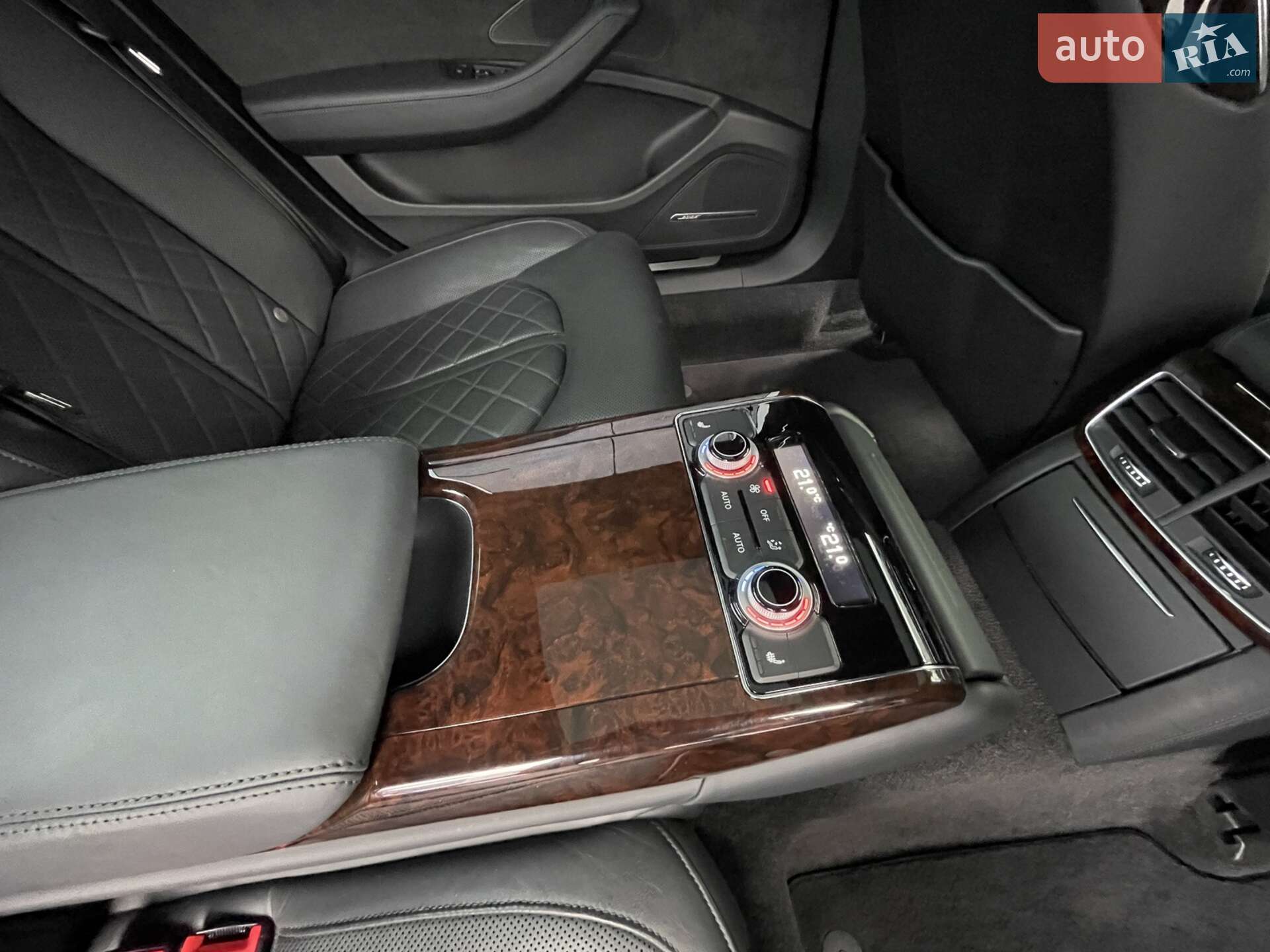 Audi A8 2016 VIN WAU43AFD7GN020054 фото оголошення 10 з 41