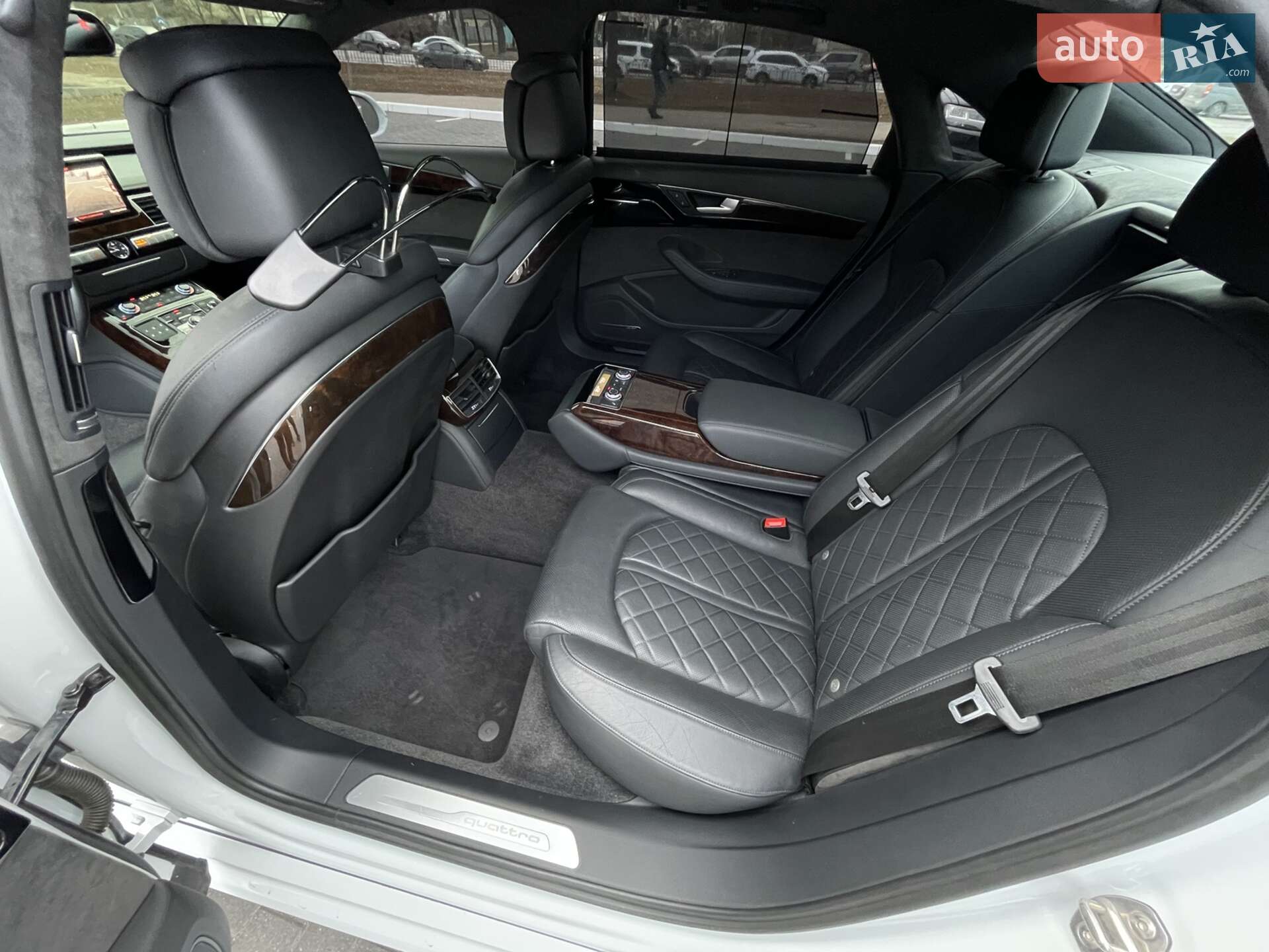 Audi A8 2016 VIN WAU43AFD7GN020054 фото оголошення 11 з 41