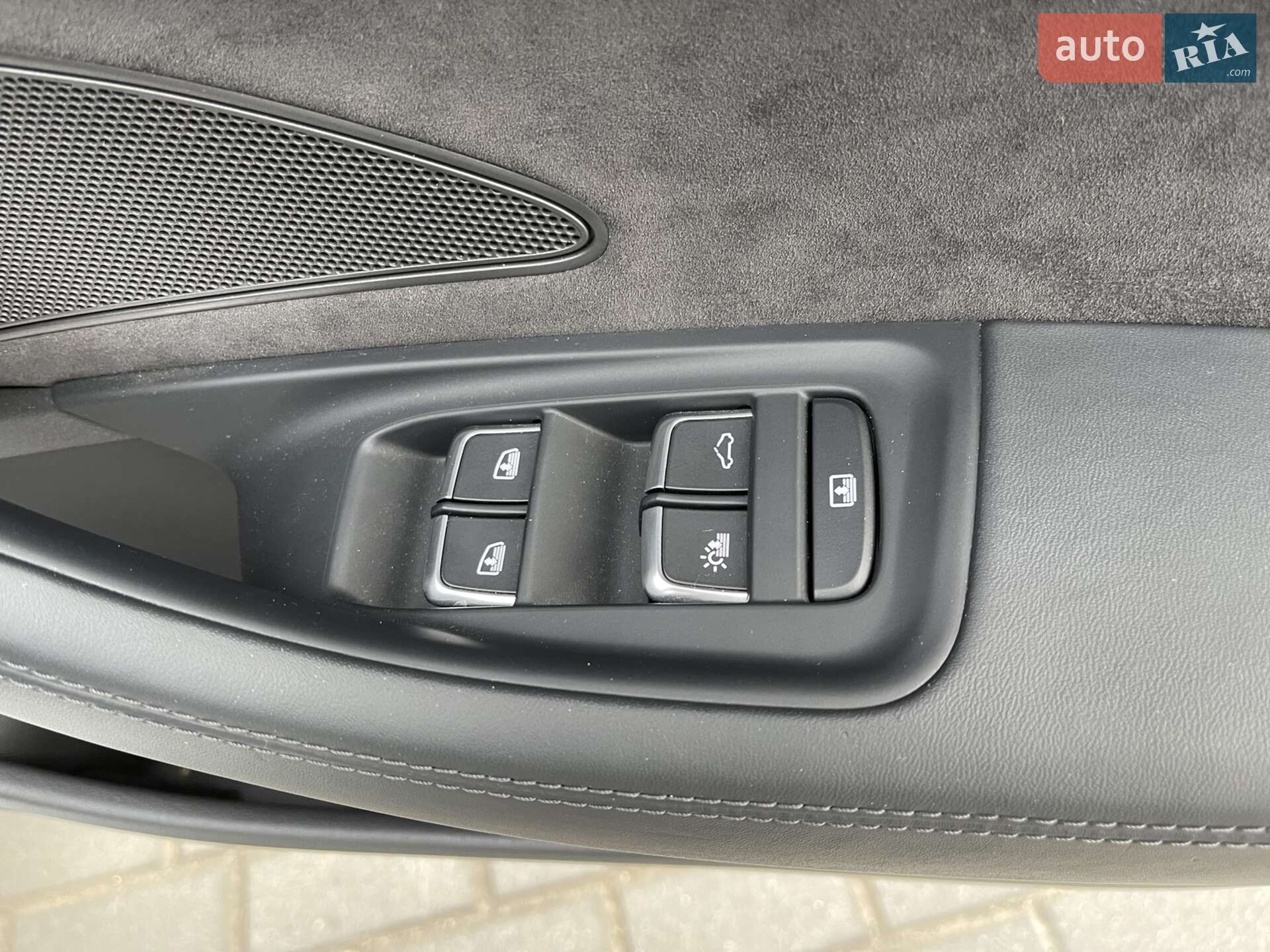 Audi A8 2016 VIN WAU43AFD7GN020054 фото оголошення 13 з 41