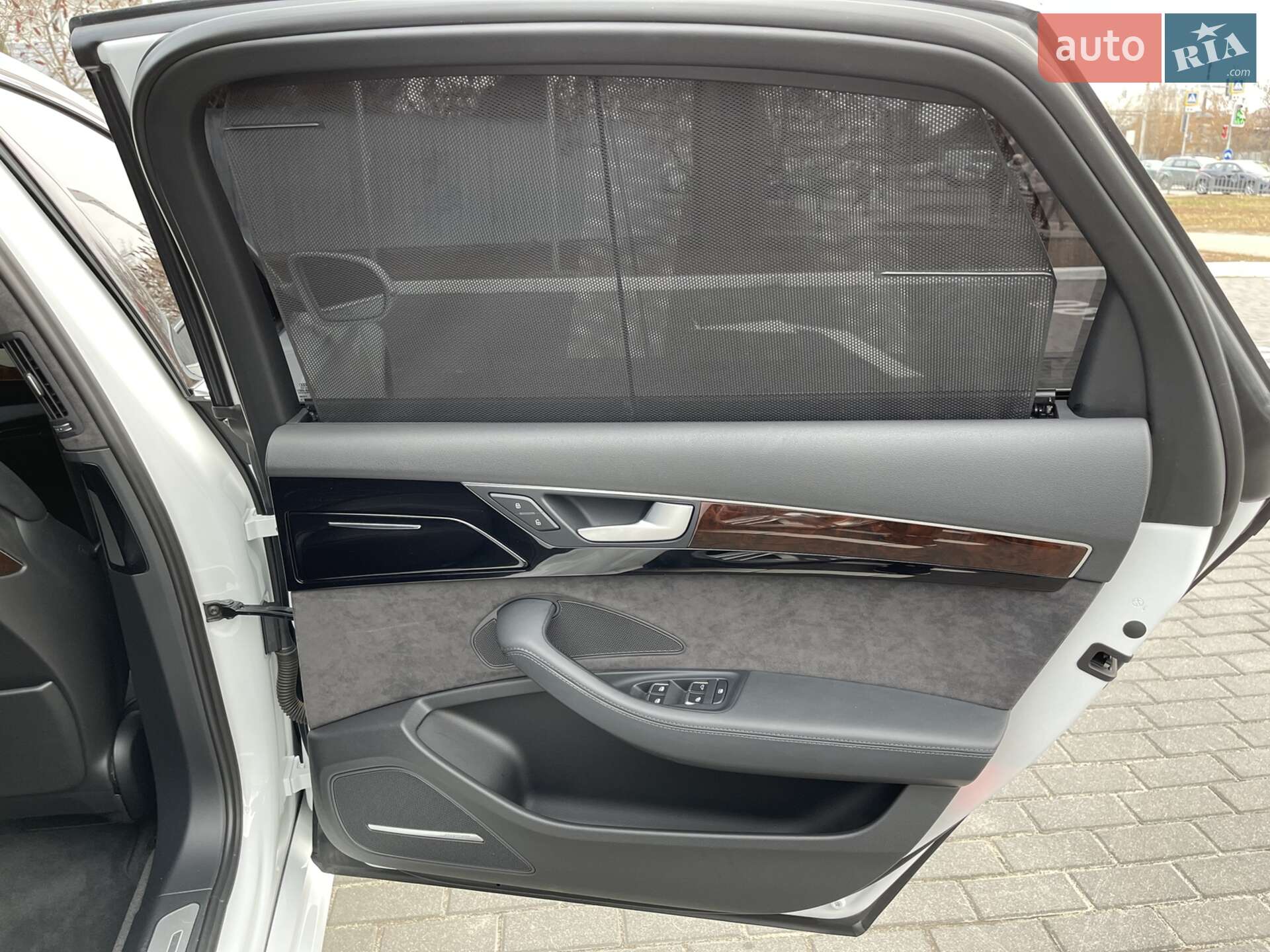 Audi A8 2016 VIN WAU43AFD7GN020054 фото оголошення 16 з 41