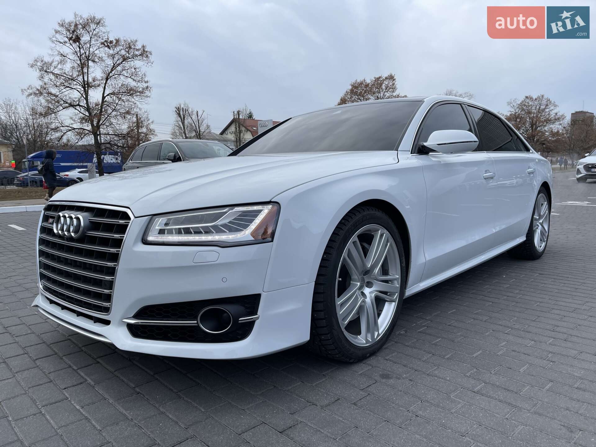 Audi A8 2016 VIN WAU43AFD7GN020054 фото оголошення 18 з 41