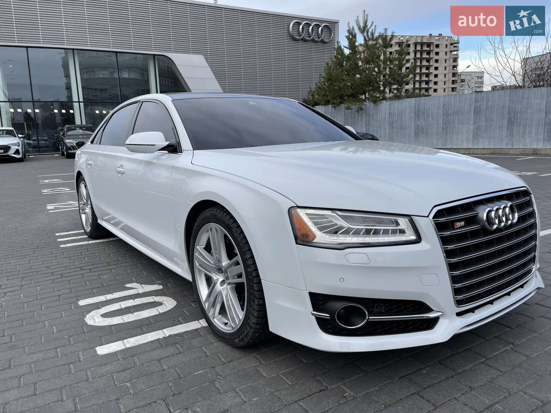 Audi A8 2016 VIN WAU43AFD7GN020054 фото оголошення 27 з 41