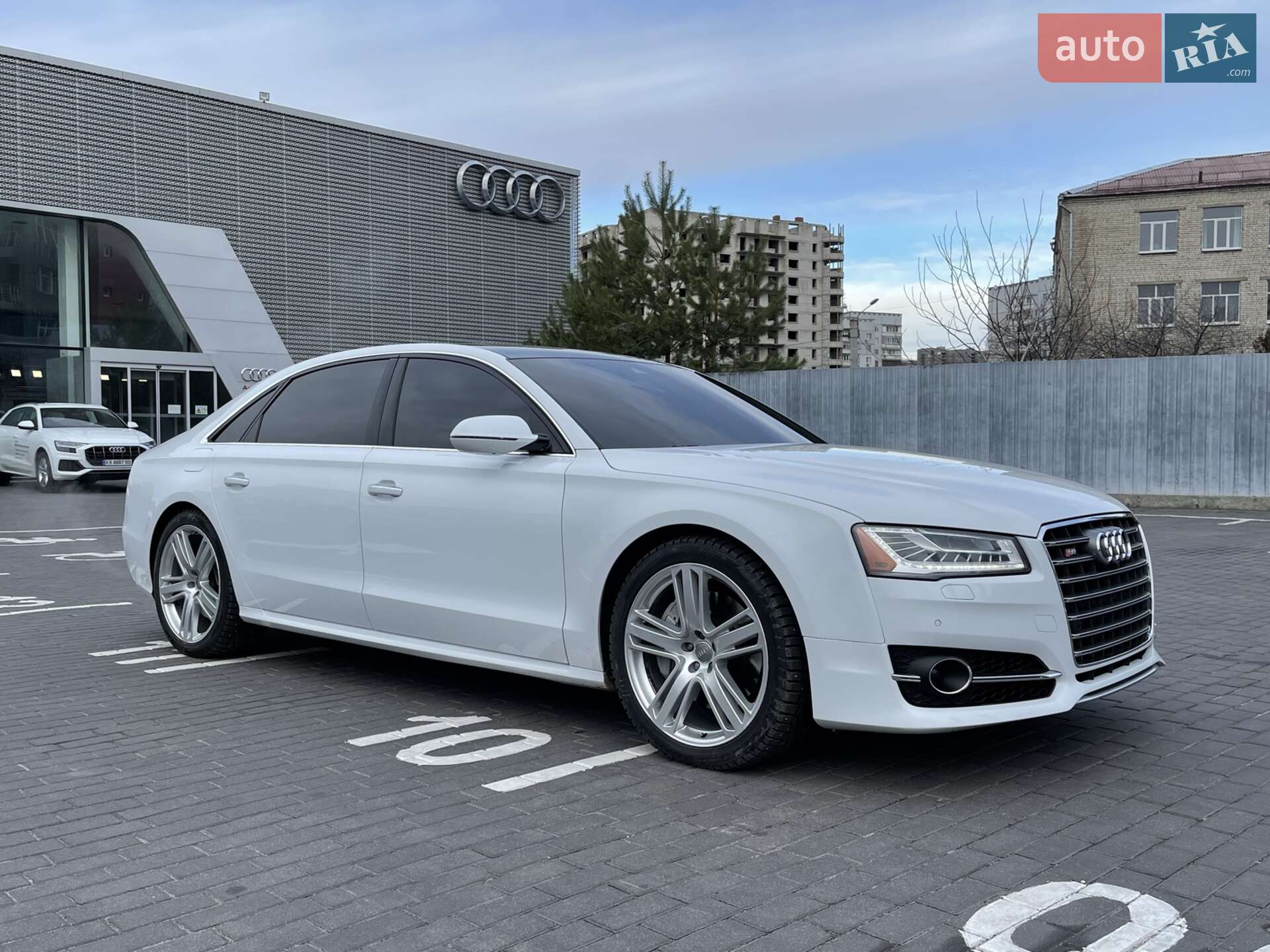Audi A8 2016 VIN WAU43AFD7GN020054 фото оголошення 28 з 41