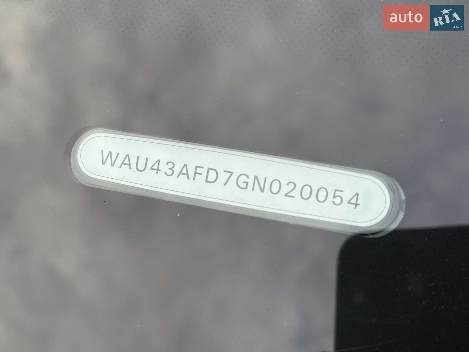 Audi A8 2016 VIN WAU43AFD7GN020054 фото оголошення 32 з 41