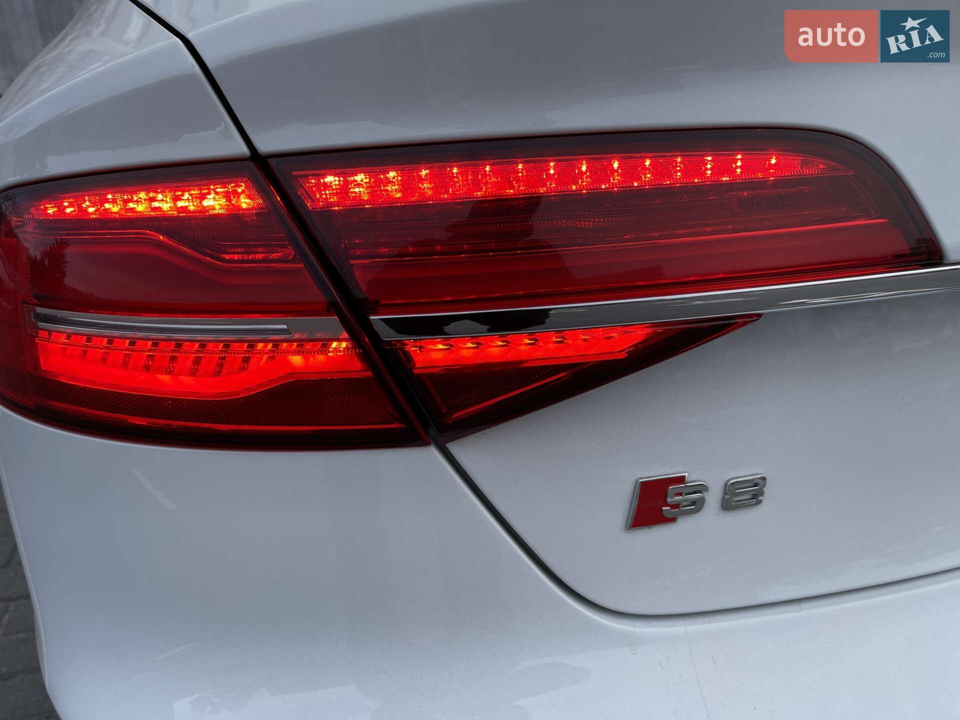 Audi A8 2016 VIN WAU43AFD7GN020054 фото оголошення 36 з 41