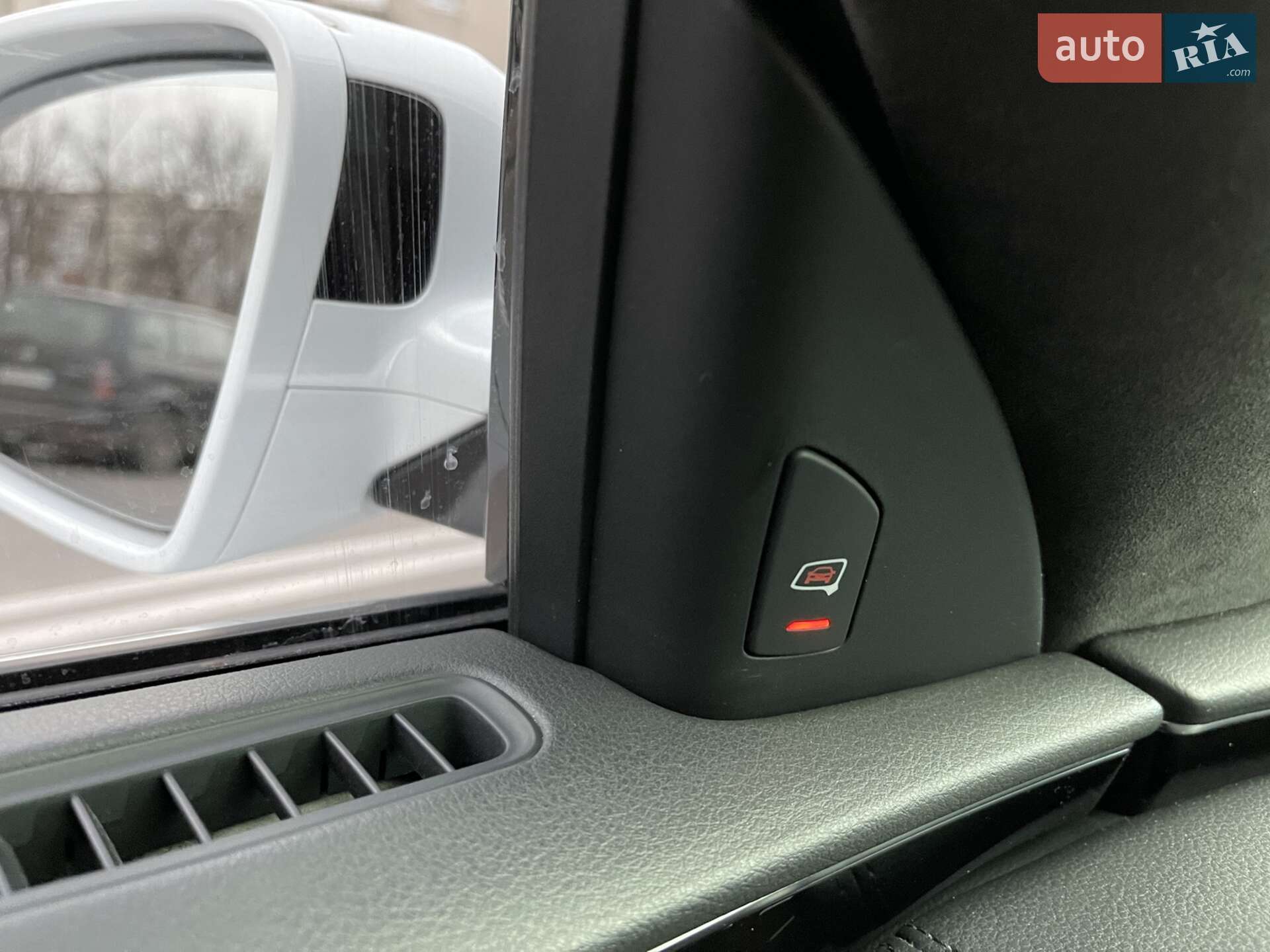Audi A8 2016 VIN WAU43AFD7GN020054 фото оголошення 40 з 41