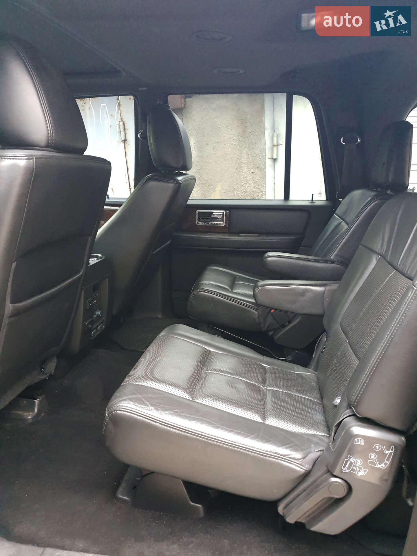 Lincoln Navigator 2012 VIN 5LMJJ3J50CEL07441 фото оголошення 19 з 35