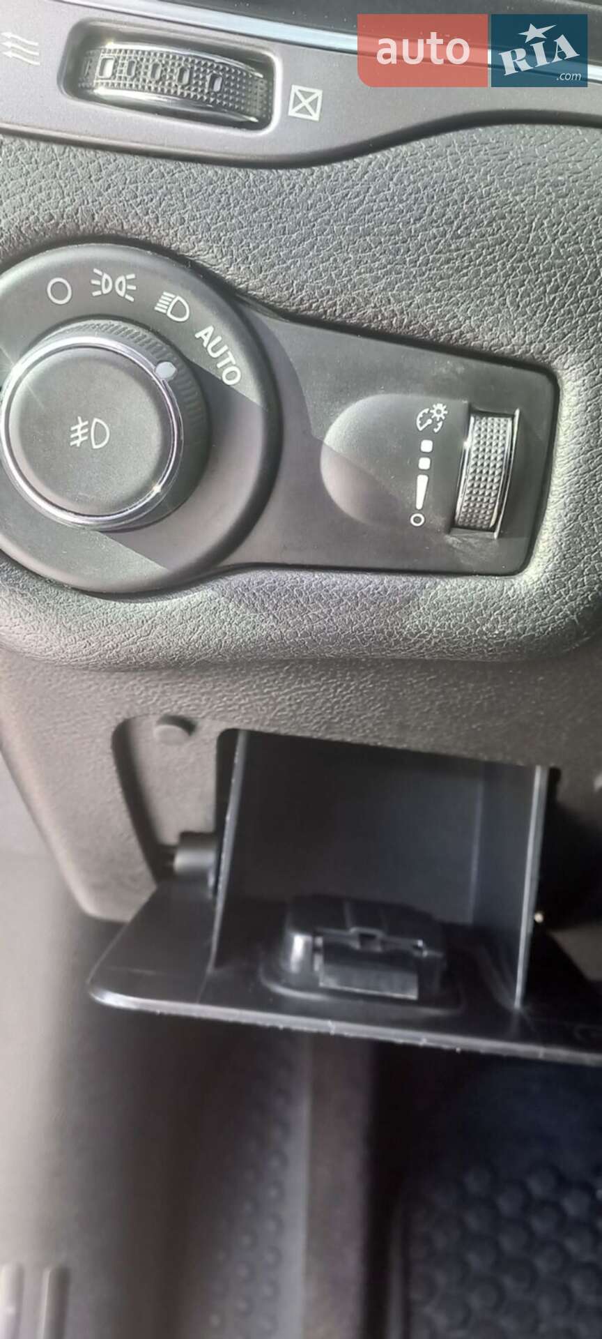 Jeep Cherokee 2019 VIN 1C4PJMCX8KD127523 фото оголошення 2 з 31