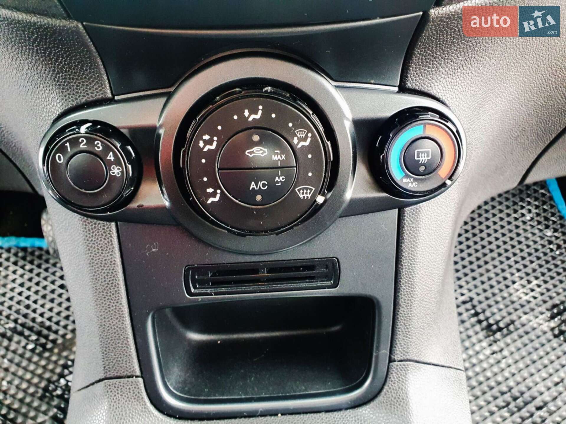 Ford Fiesta 2014 VIN WF0DXXGAKDEU82411 фото оголошення 13 з 18